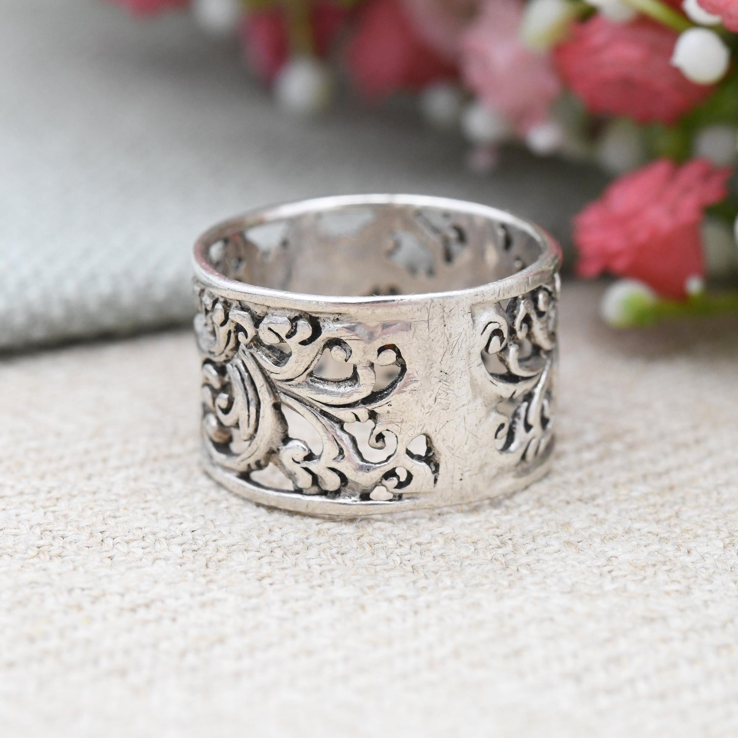 Vintage Sterling Silver Floral Openwork Scrolling Band Ring - Wide Band Flowers Leaves Design | UK Size - O | US Size - 7