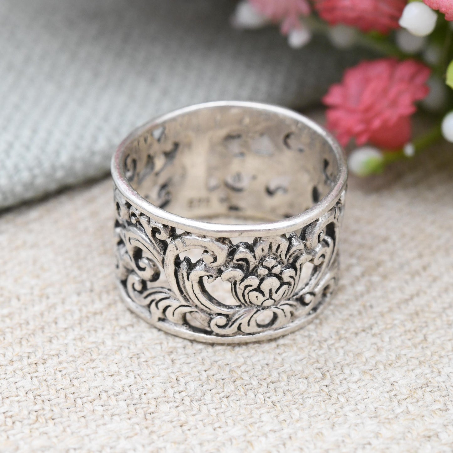 Vintage Sterling Silver Floral Openwork Scrolling Band Ring - Wide Band Flowers Leaves Design | UK Size - O | US Size - 7