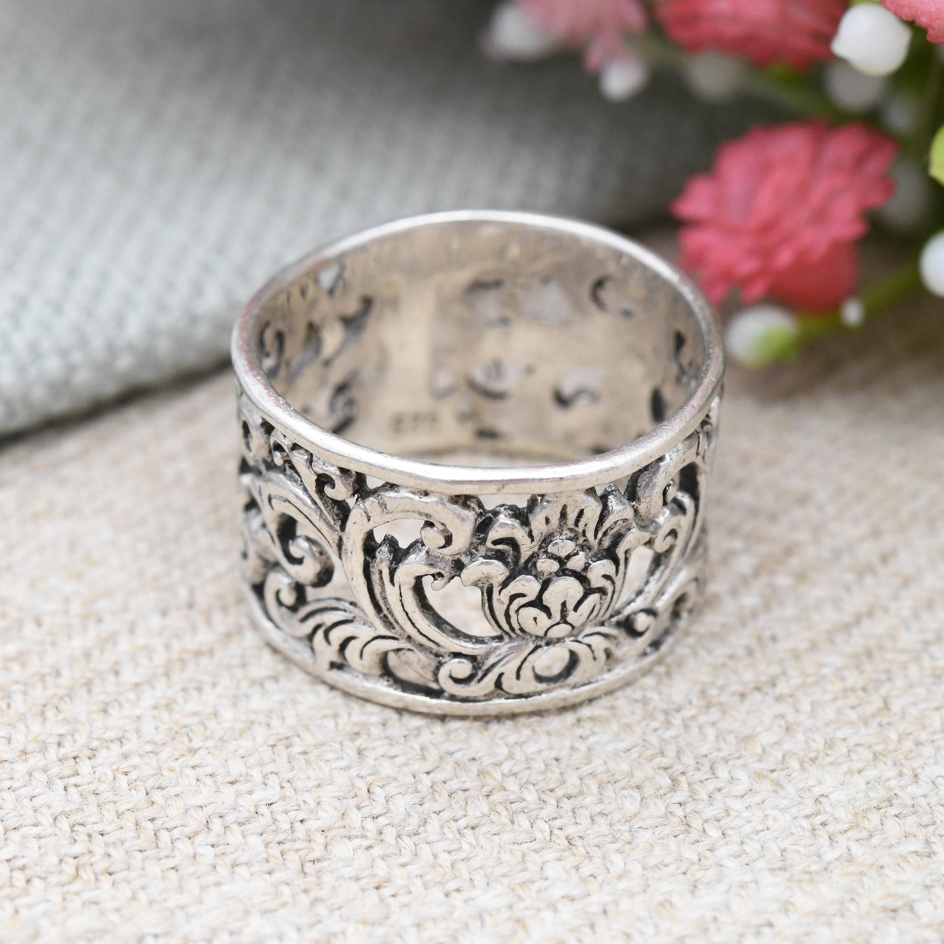 Vintage Sterling Silver Floral Openwork Scrolling Band Ring - Wide Band Flowers Leaves Design | UK Size - O | US Size - 7