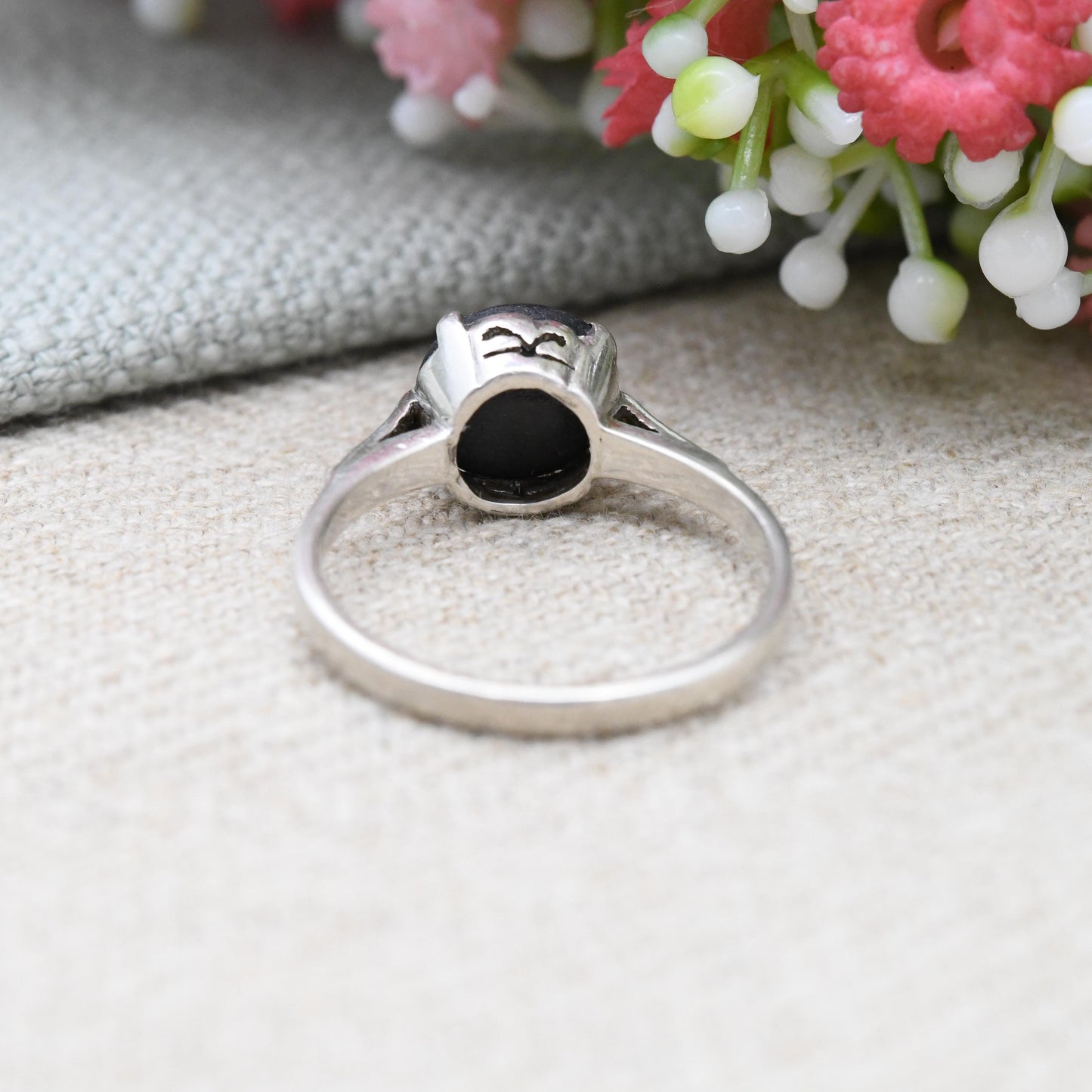 Vintage Sterling Silver Black Stone Ring - Round Cabochon Gemstone | Unisex Statement Ring | UK Size - P | US Size - 7 1/2