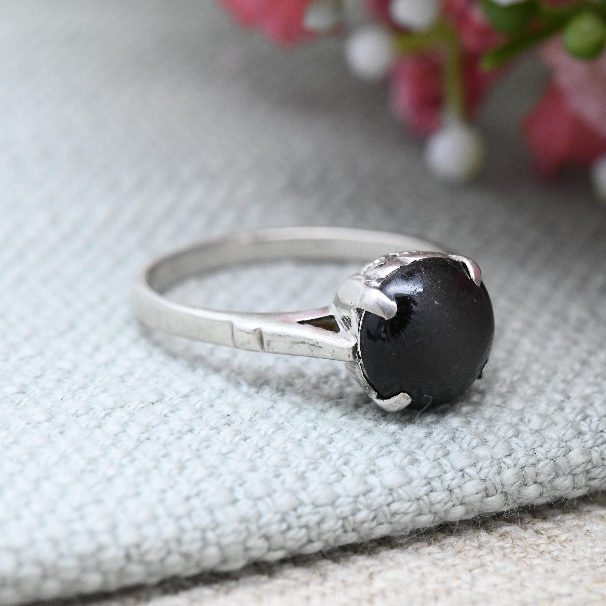 Vintage Sterling Silver Black Stone Ring - Round Cabochon Gemstone | Unisex Statement Ring | UK Size - P | US Size - 7 1/2