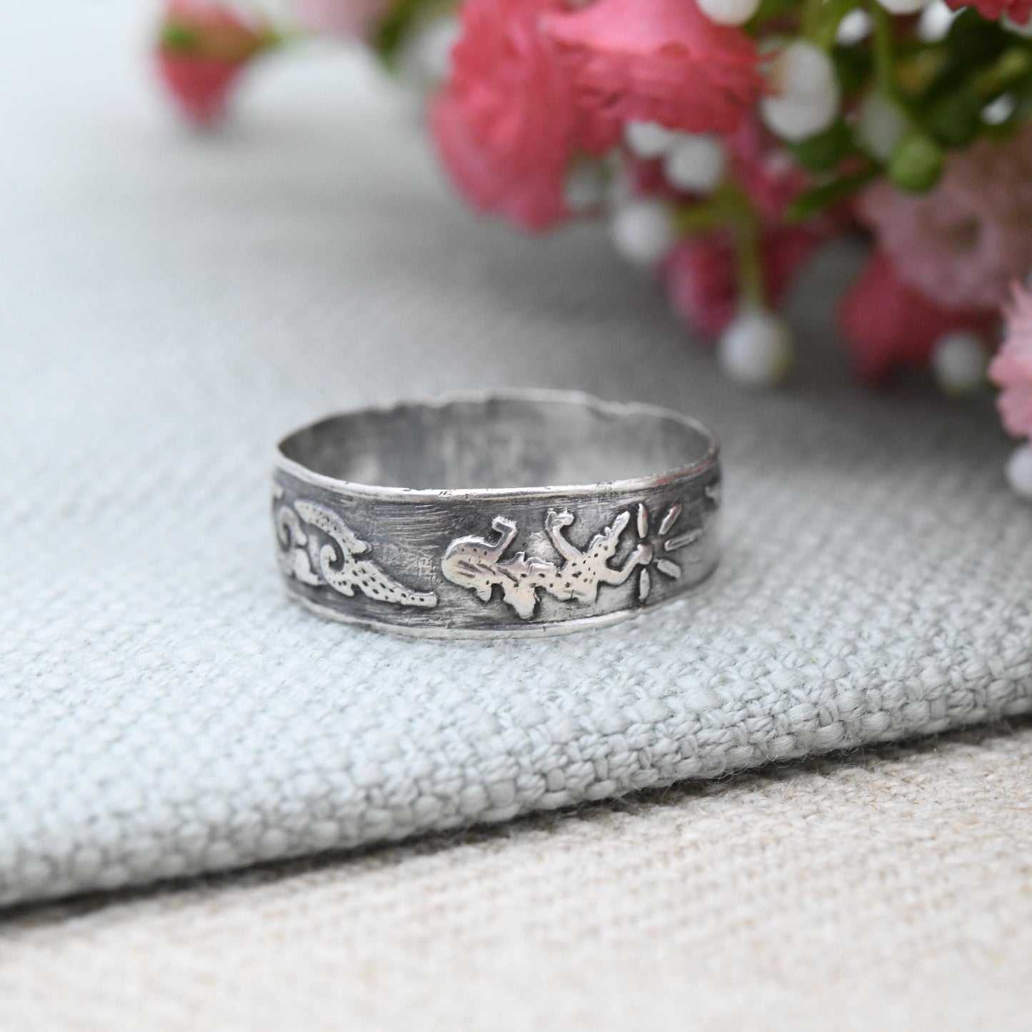 Vintage Thailand Sterling Silver Ring Signed Lings - Mekhala Goddess of Lightening | Scrolling Leaves | UK Size - Q 1/2 | US Size - 8 1/4