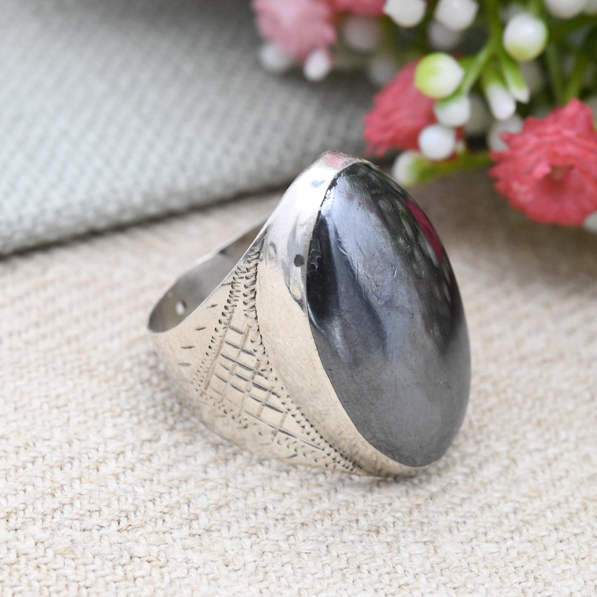 Vintage Siam Sterling Silver Black Stone Ring - Large Cabochon Gemstone | Mid-Century Statement | Adjustable UK Size - P | US Size - 7 1/2