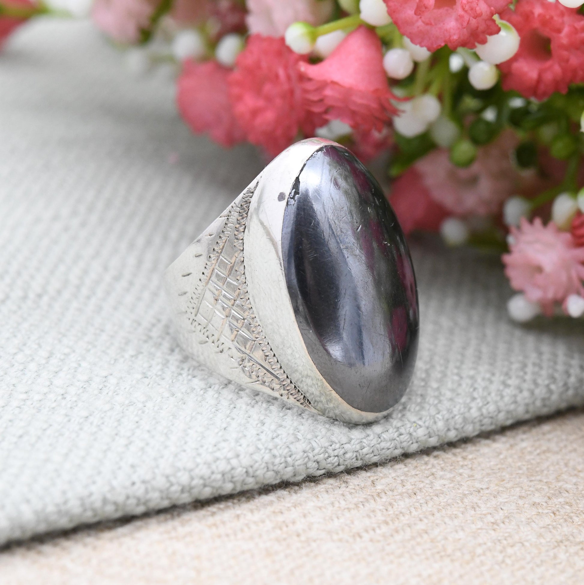 Vintage Siam Sterling Silver Black Stone Ring - Large Cabochon Gemstone | Mid-Century Statement | Adjustable UK Size - P | US Size - 7 1/2