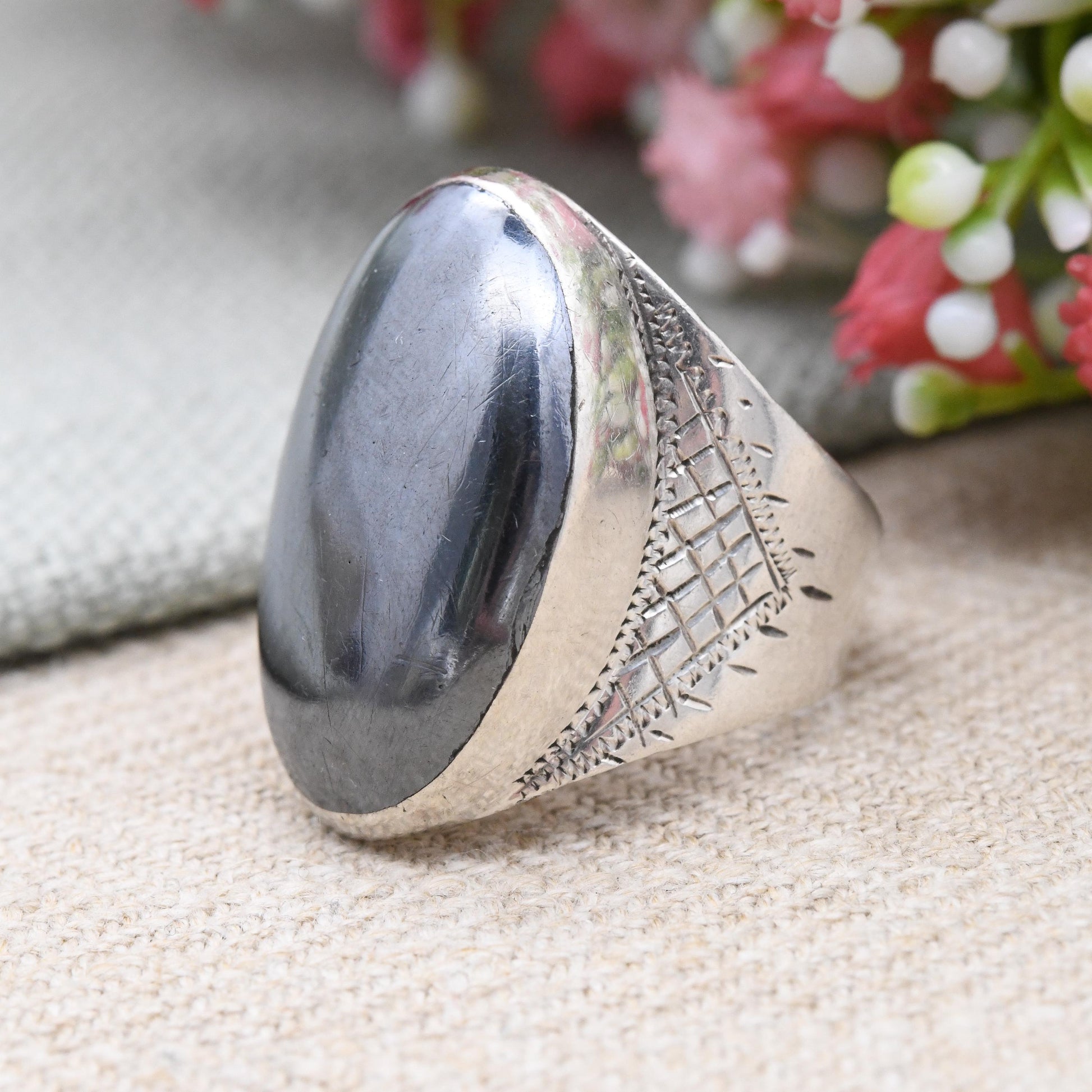 Vintage Siam Sterling Silver Black Stone Ring - Large Cabochon Gemstone | Mid-Century Statement | Adjustable UK Size - P | US Size - 7 1/2