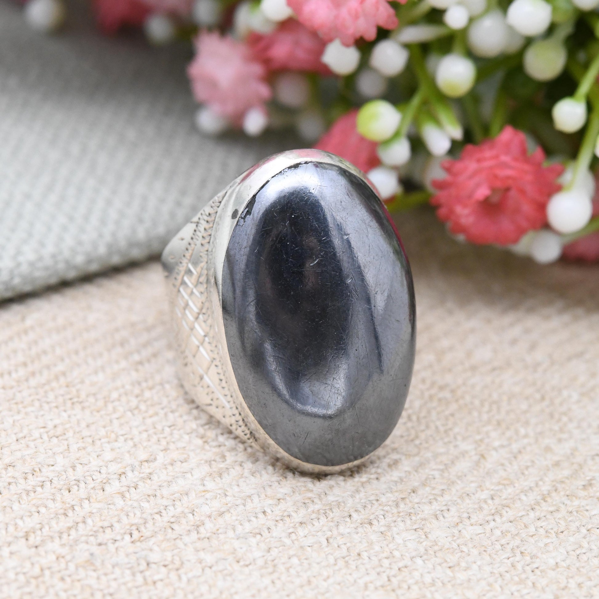 Vintage Siam Sterling Silver Black Stone Ring - Large Cabochon Gemstone | Mid-Century Statement | Adjustable UK Size - P | US Size - 7 1/2