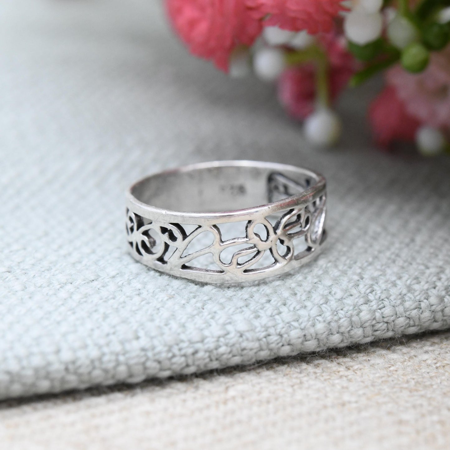 Sterling Silver Openwork Scrolling Band Ring - Pretty Floral Pattern Silver Jewellery with Cut Out Design | UK Size - L | US Size - 5 3/4