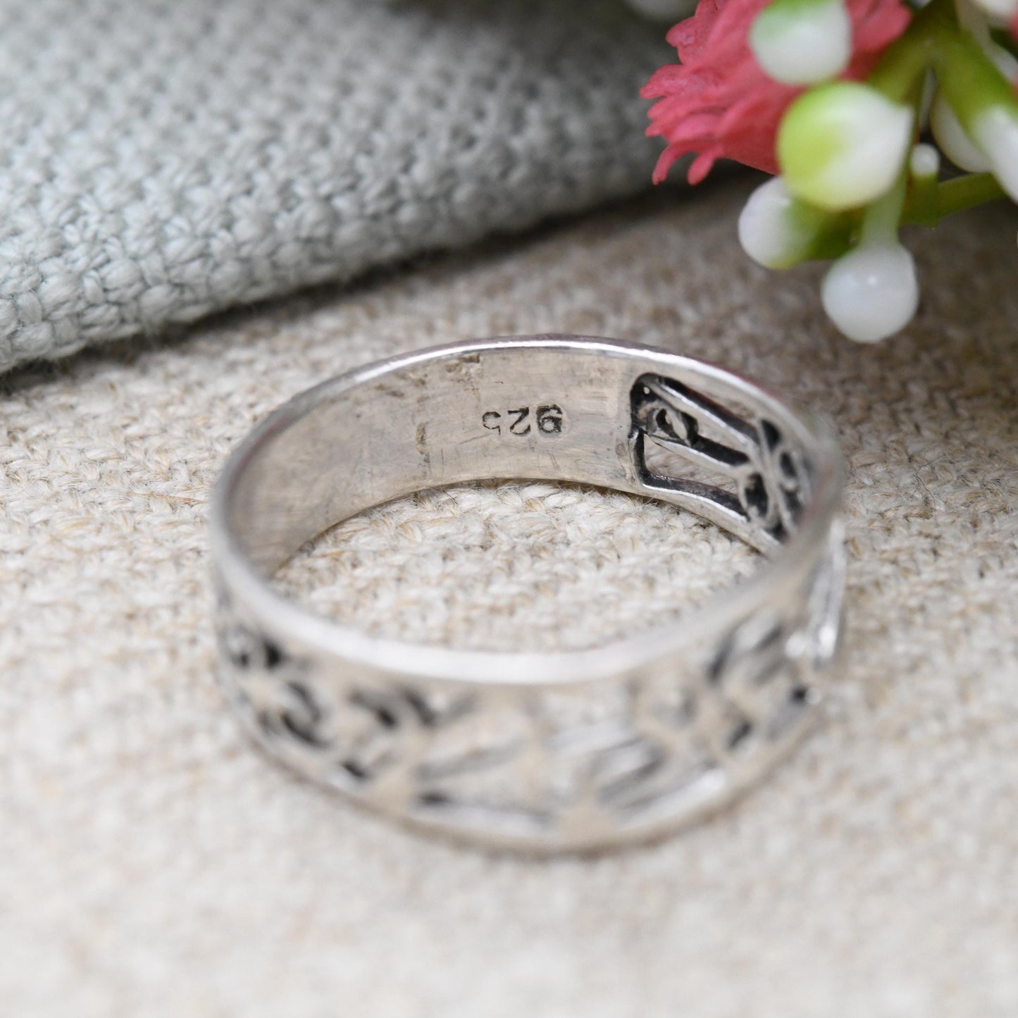 Sterling Silver Openwork Scrolling Band Ring - Pretty Floral Pattern Silver Jewellery with Cut Out Design | UK Size - L | US Size - 5 3/4