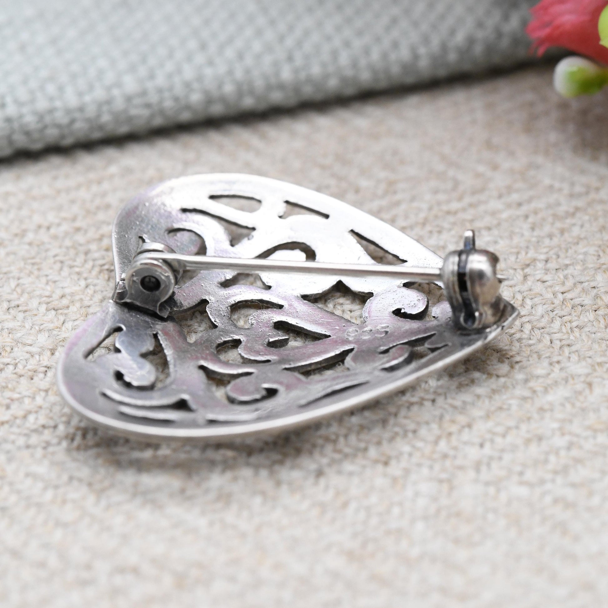 Vintage Sterling Silver Love Heart Brooch with Ornate Openwork Design - Pretty Minimalist Silver Jewellery | Gift for Sister for Girlfriend