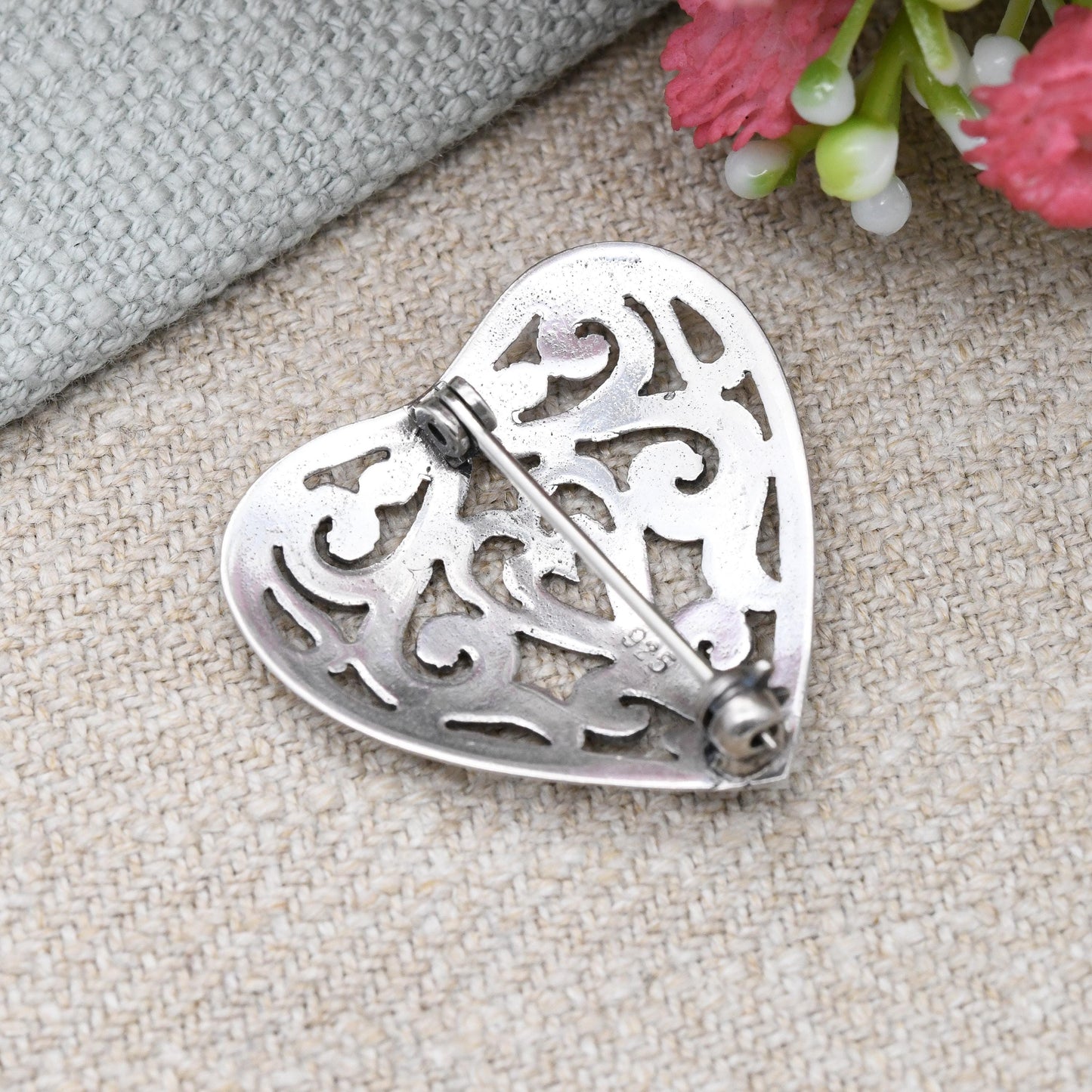 Vintage Sterling Silver Love Heart Brooch with Ornate Openwork Design - Pretty Minimalist Silver Jewellery | Gift for Sister for Girlfriend