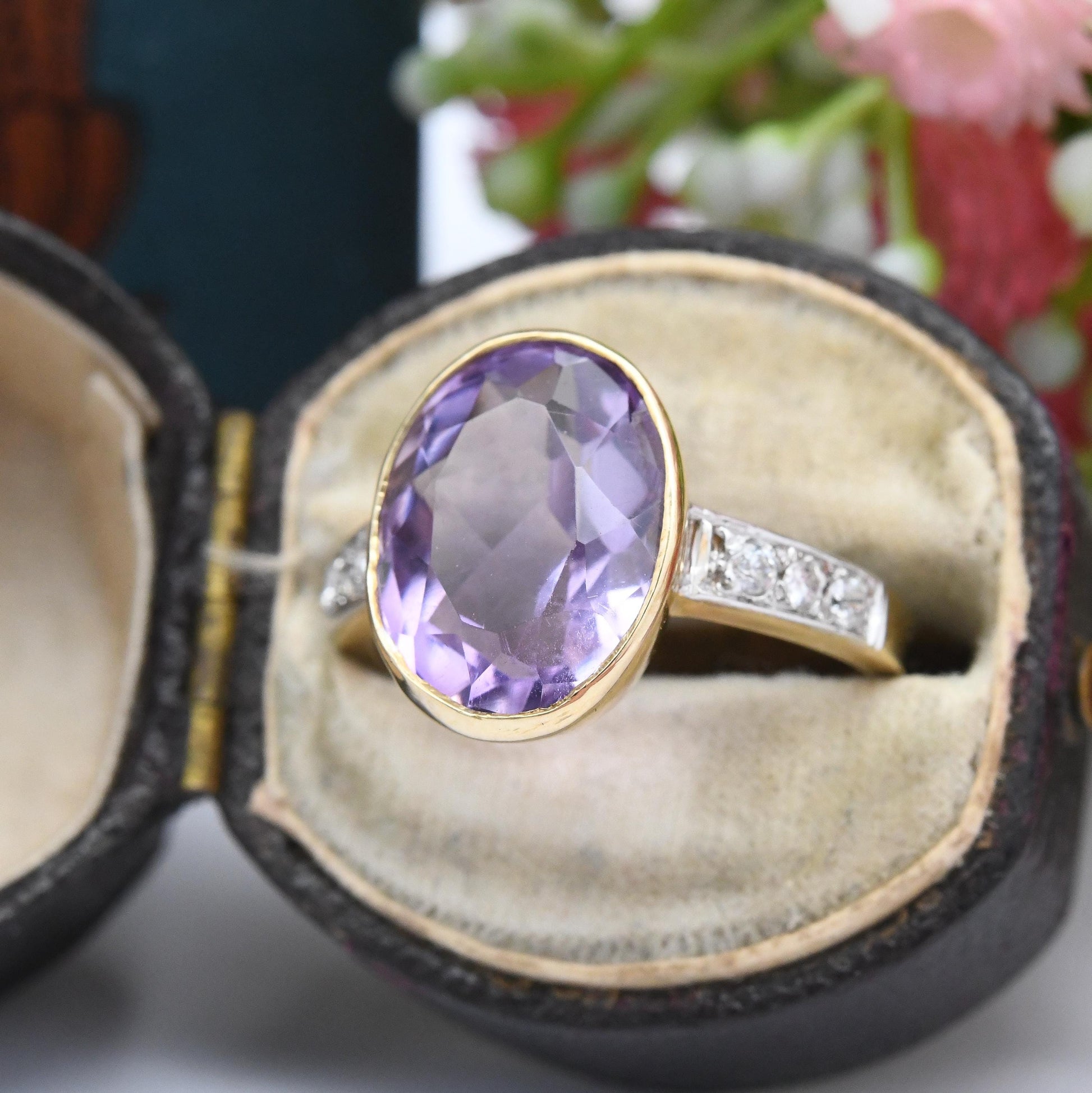 Vintage 9ct Gold Amethyst Ring 1996 with Clear Side Stones - Oval Large Purple Solitaire Stone Cocktail Ring | UK Size - P | US Size - 7 3/4