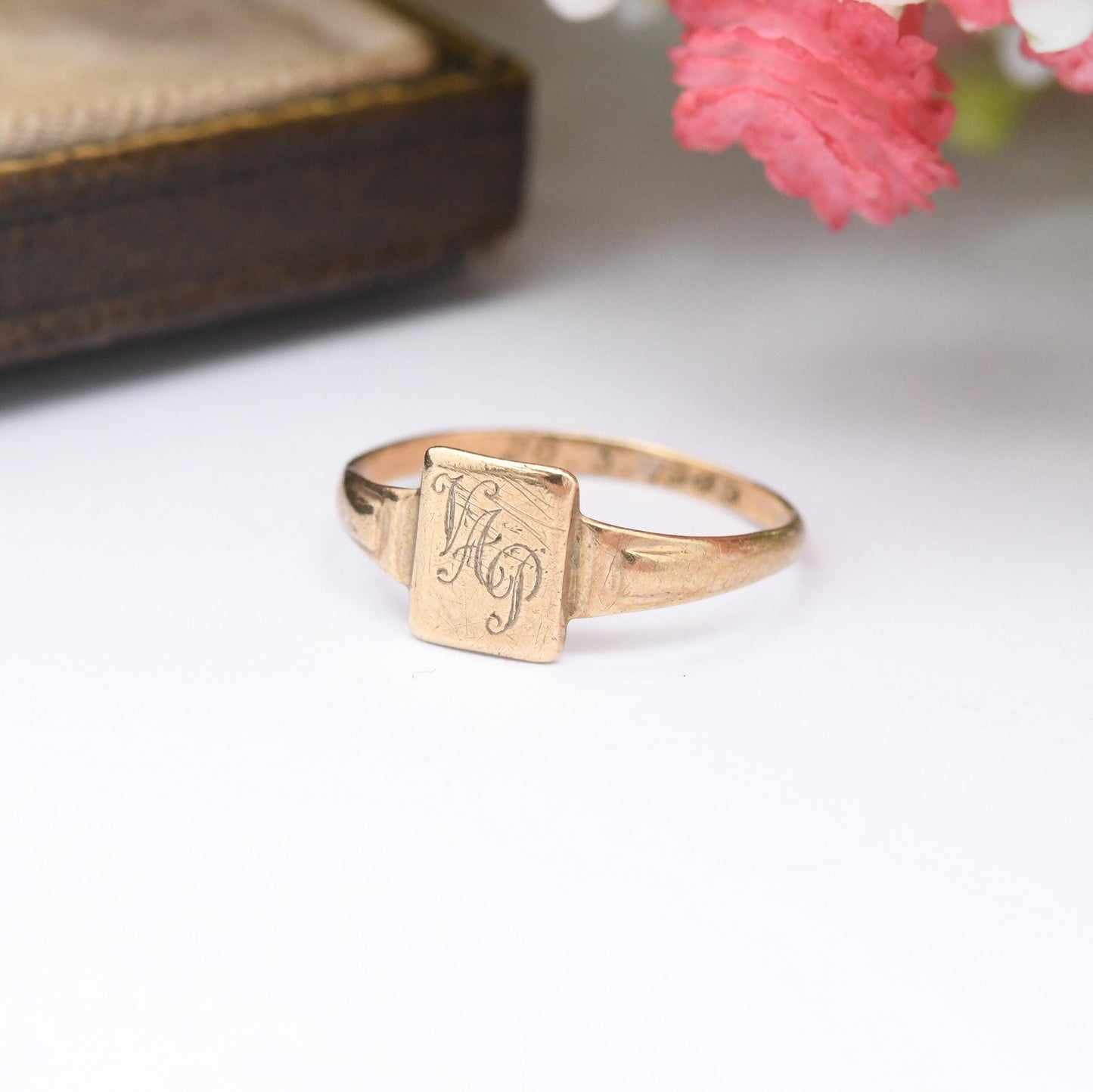 Vintage Small 9ct Gold Signet Ring 1949 - Children's Size Signet Boy or Girl Gold Jewellery Gift | Midi Ring | UK Size - F | US Size - 2 3/4