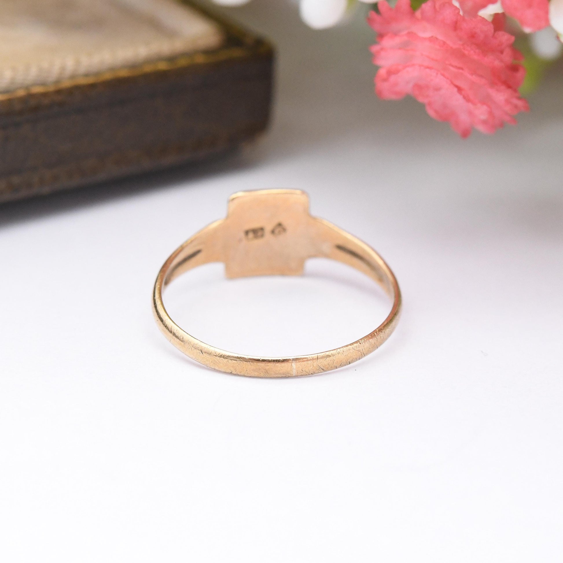 Vintage Small 9ct Gold Signet Ring 1949 - Children's Size Signet Boy or Girl Gold Jewellery Gift | Midi Ring | UK Size - F | US Size - 2 3/4