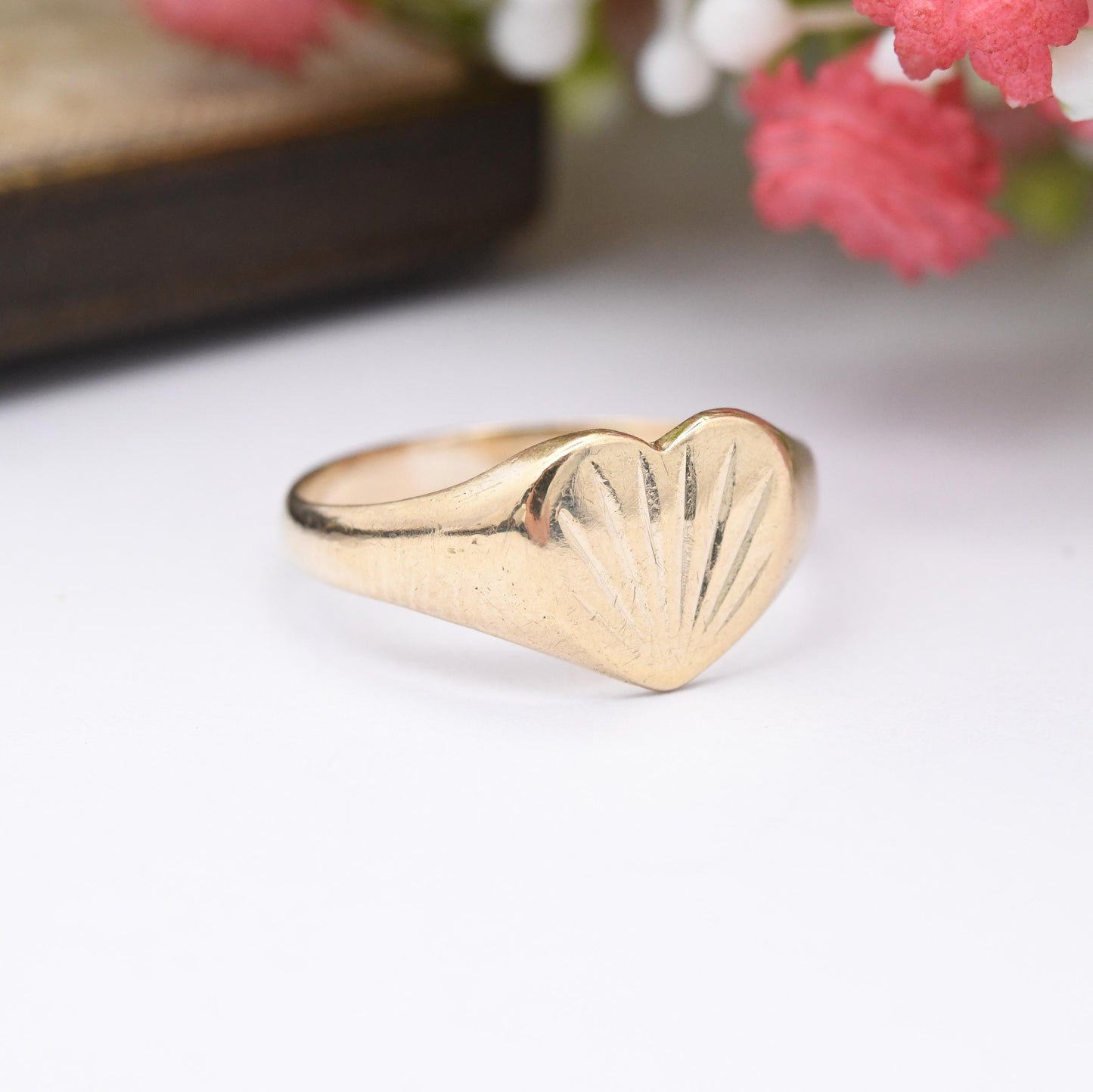 Vintage 9ct Gold Heart Signet Ring 1976 - Diamond Cut Pattern | Solid Gold Jewellery Unisex Gift for Her | UK Size - O 1/2 | US Size - 7 1/4