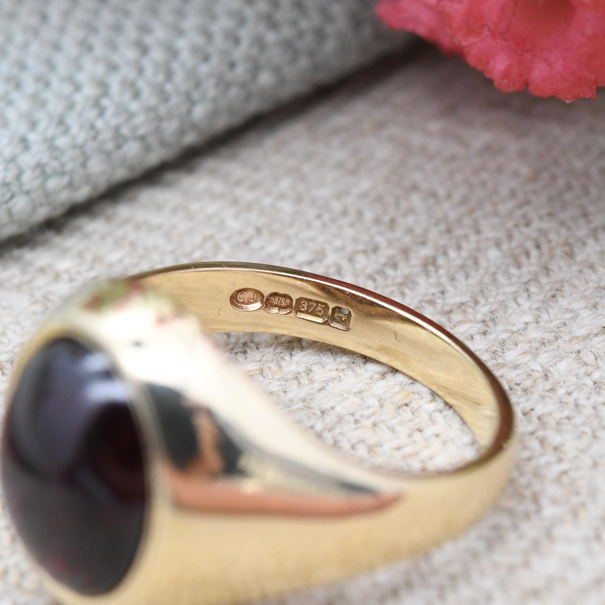 Vintage 9ct Gold Garnet Signet Ring - Large Cabochon Red Gemstone Ring Mid-Century | Men's Signet Ring | UK Size - P 1/2 | US Size - 7 3/4