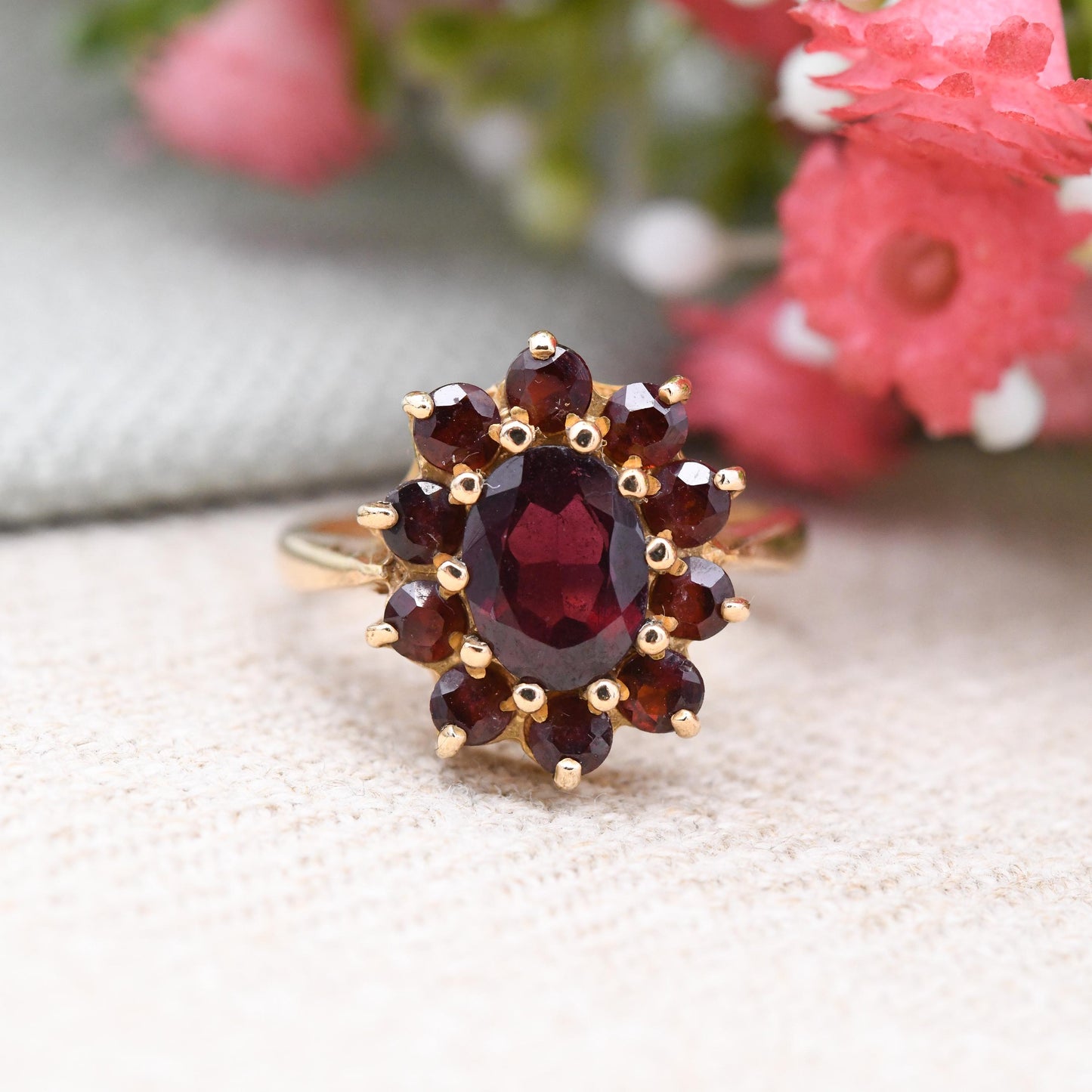 Vintage 9ct Gold Garnet Flower Ring 1972 - Chunky Solid Gold | Mid-Century Gemstone Cocktail Jewellery | UK Size - M 1/2 | US Size - 6 1/2