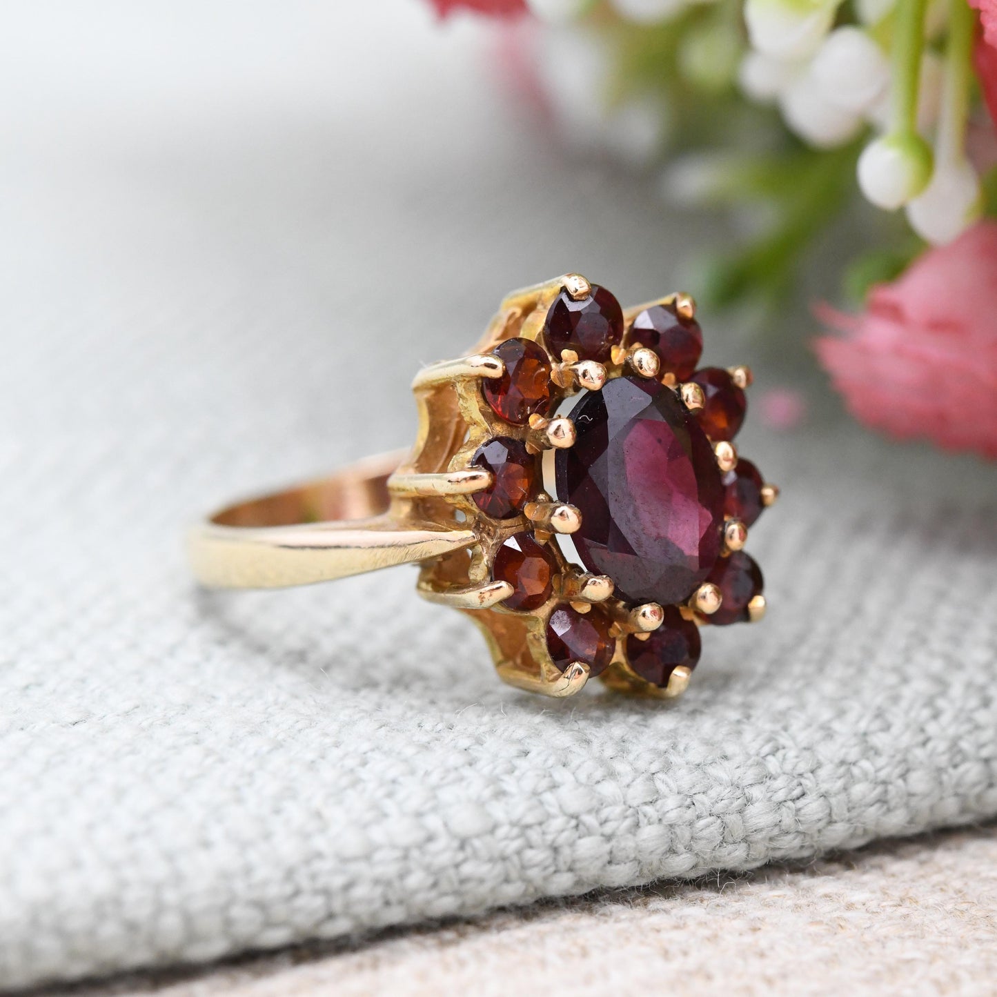 Vintage 9ct Gold Garnet Flower Ring 1972 - Chunky Solid Gold | Mid-Century Gemstone Cocktail Jewellery | UK Size - M 1/2 | US Size - 6 1/2