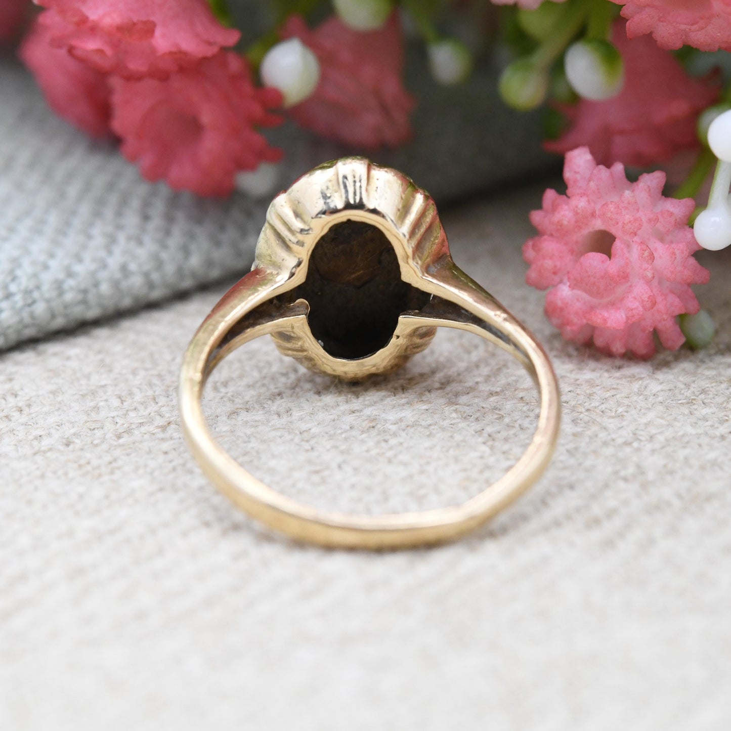 Vintage 9ct Gold Signet Ring 1975 Oval Locket Shape - Solid Gold Ring Jewellery Gift for Her | UK Size - N 1/2 | US Size - 7