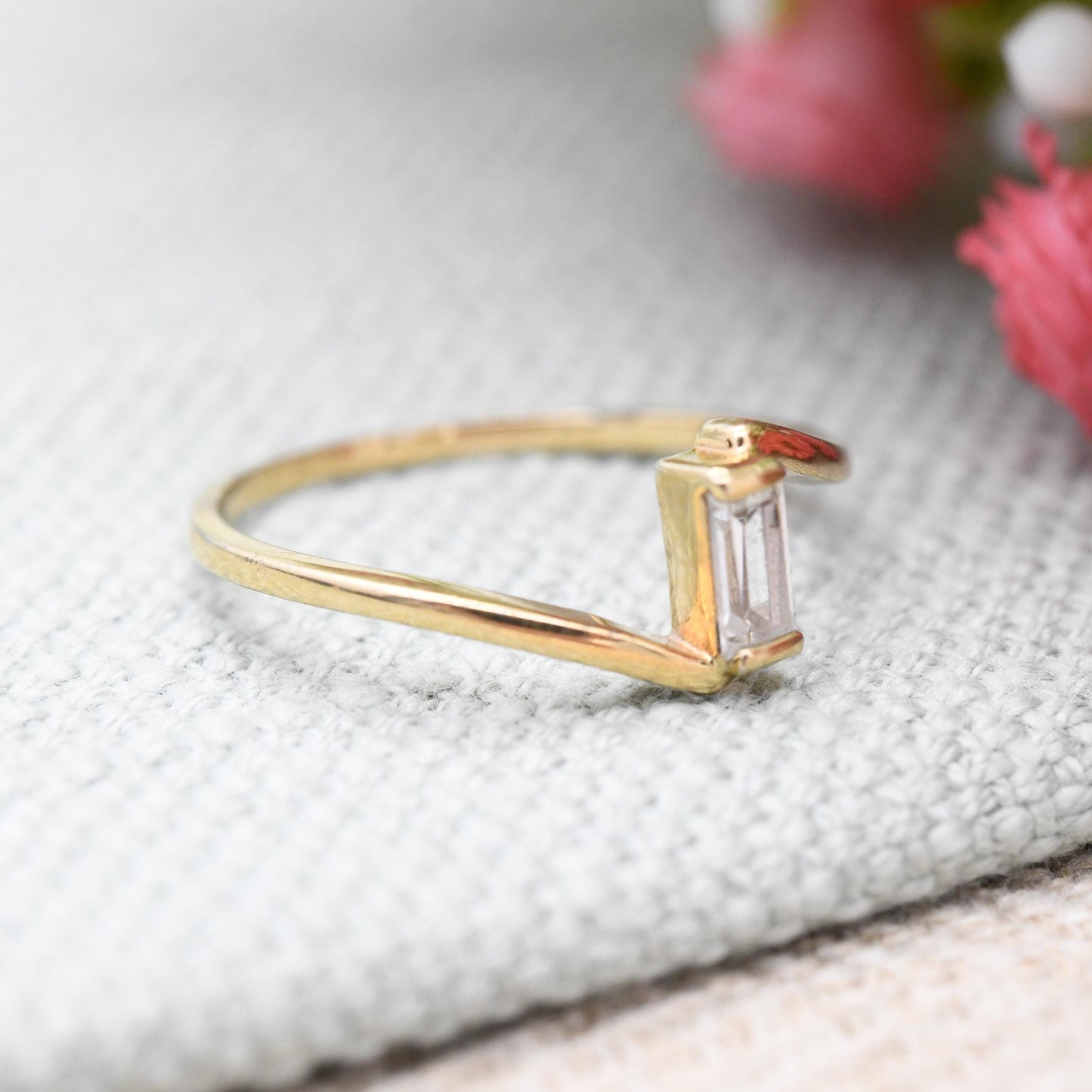 Vintage 9ct Gold Solitaire Ring Bypass Style Rectangle Stone - Unusual Delicate Ring | UK Size - O | US Size - 7 1/4