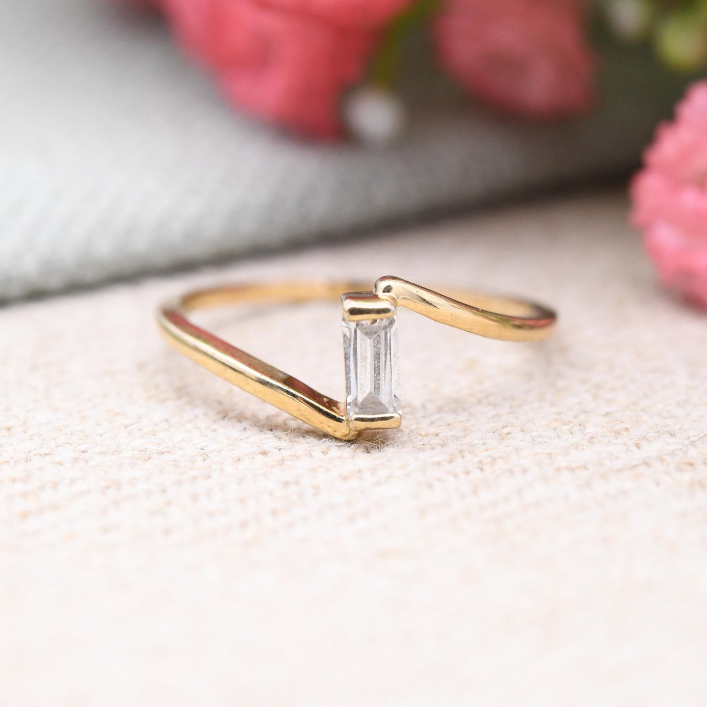 Vintage 9ct Gold Solitaire Ring Bypass Style Rectangle Stone - Unusual Delicate Ring | UK Size - O | US Size - 7 1/4