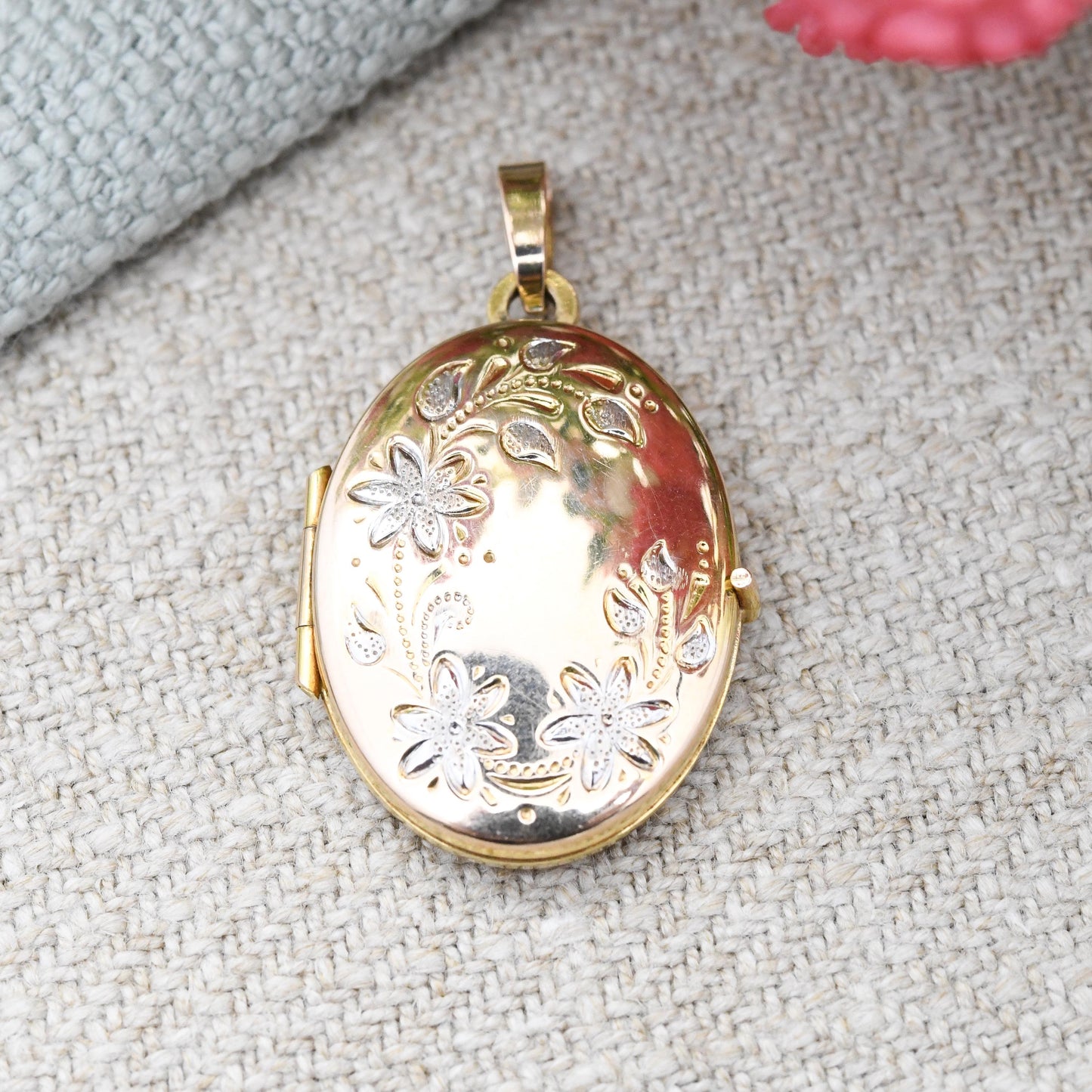 Vintage 9ct Gold Locket Pendant 1988 White Gold Flower Pattern - Sentimental Gift for Her | Cute Photo Locket Necklace