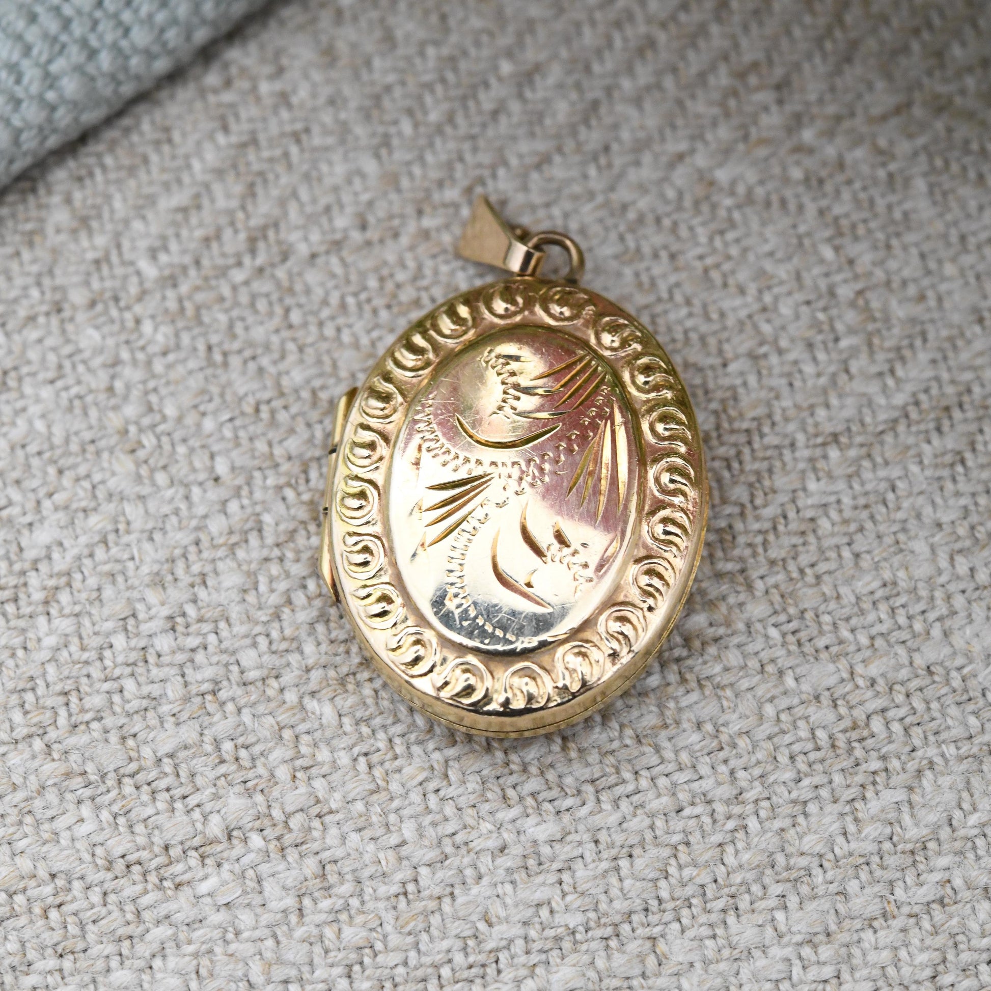 Vintage 9ct Gold Locket Pendant Engraved Scrolling Design by Excalibur 1983 - Pretty Border Pattern | Sweet Gift for Her