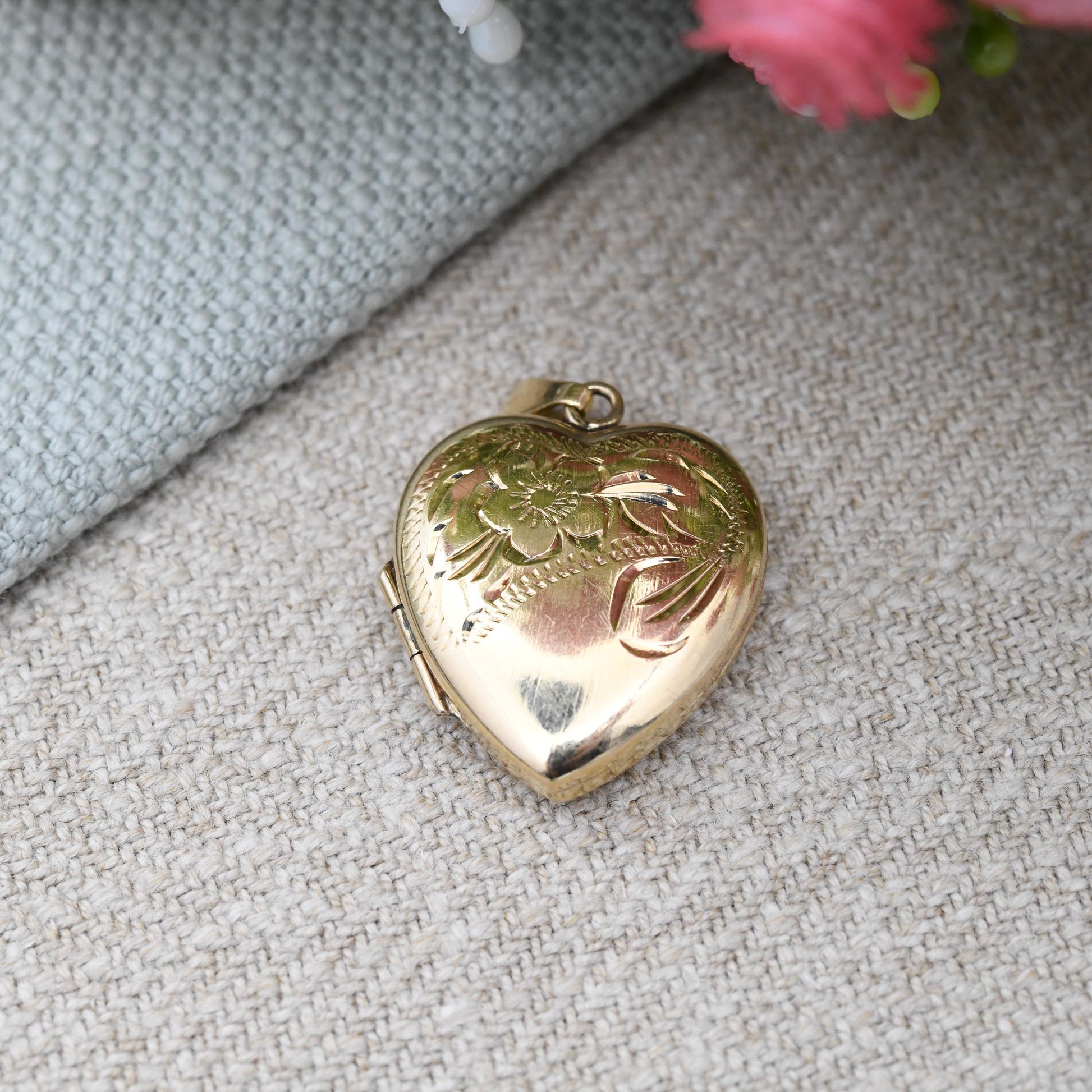 Vintage 9ct Gold Heart Locket Pendant with Engraved Flower Design 1979 - Love Heart Locket Charm Pendant | Jewellery Gift for Her