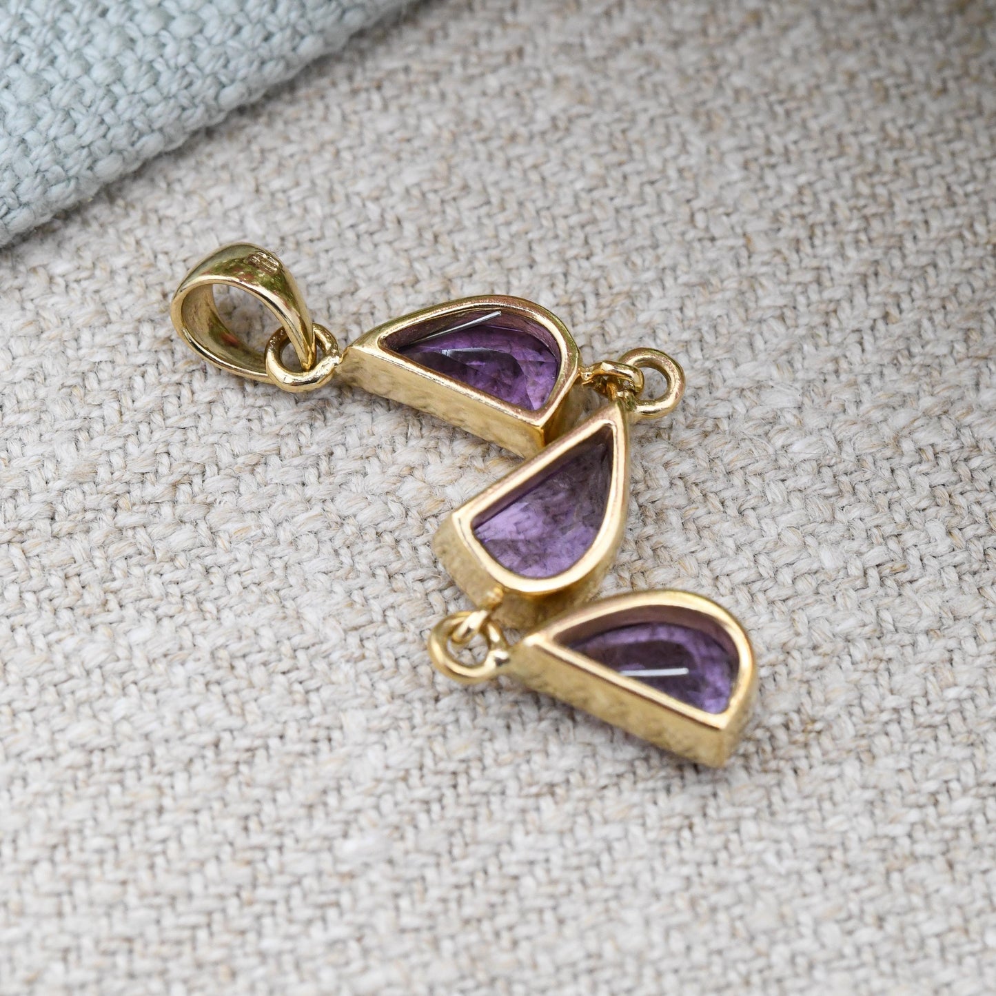 9ct Gold Amethyst Articulated Long Drop Pendant 2005 - Pretty Gold Gift for Her