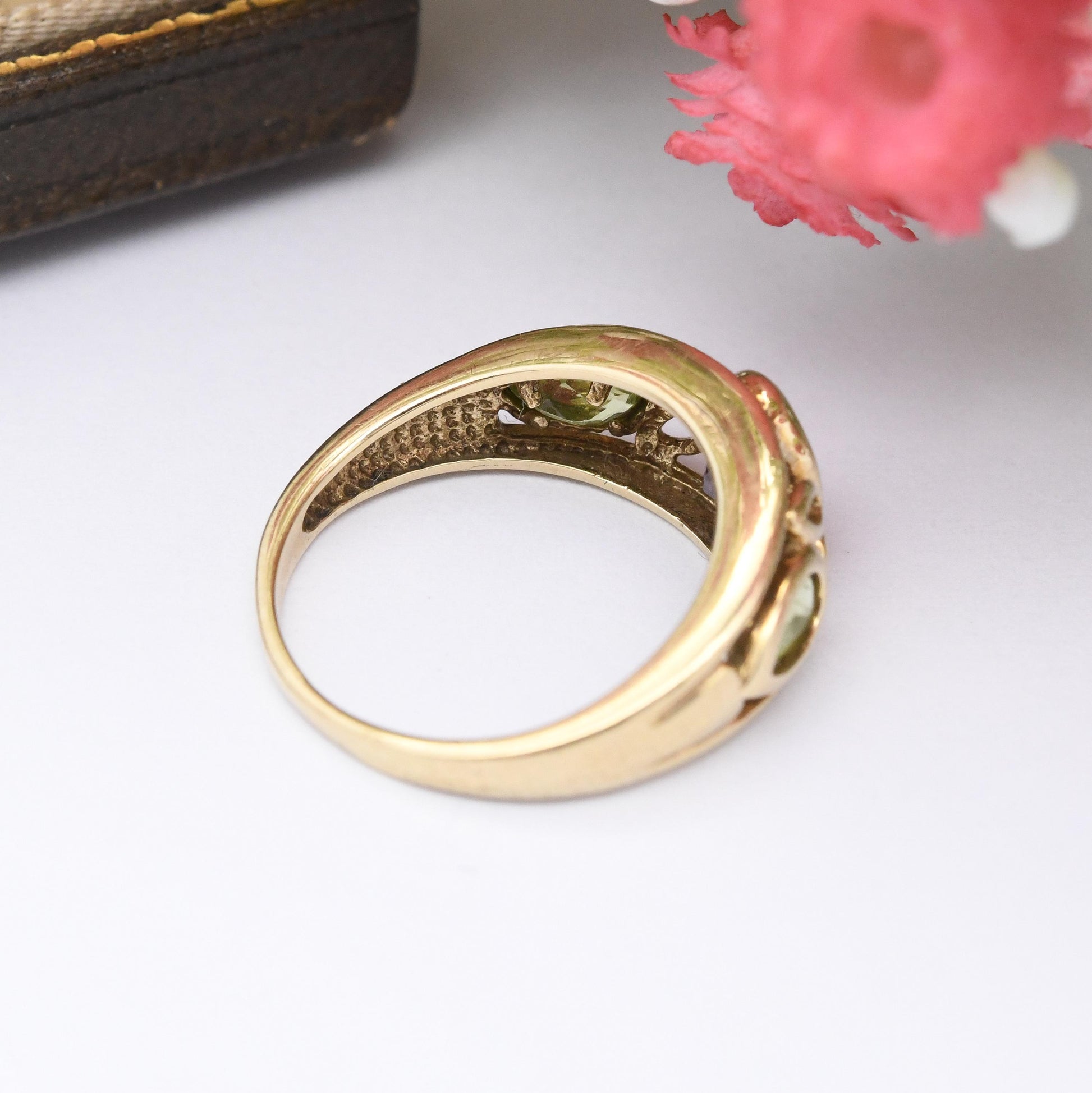 Vintage 9ct Gold Amethyst and Peridot Ring - Multi Stone Gemstone | Leaf Design Pretty Pinkie Ring | Small UK Size - I 1/2 | US Size - 4 1/2