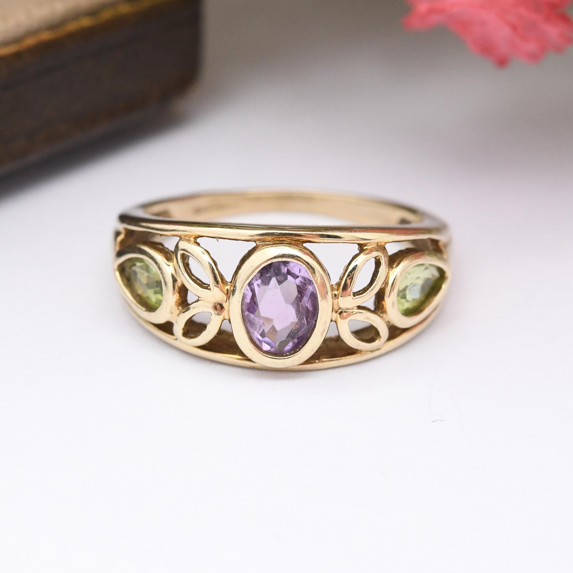 Vintage 9ct Gold Amethyst and Peridot Ring - Multi Stone Gemstone | Leaf Design Pretty Pinkie Ring | Small UK Size - I 1/2 | US Size - 4 1/2