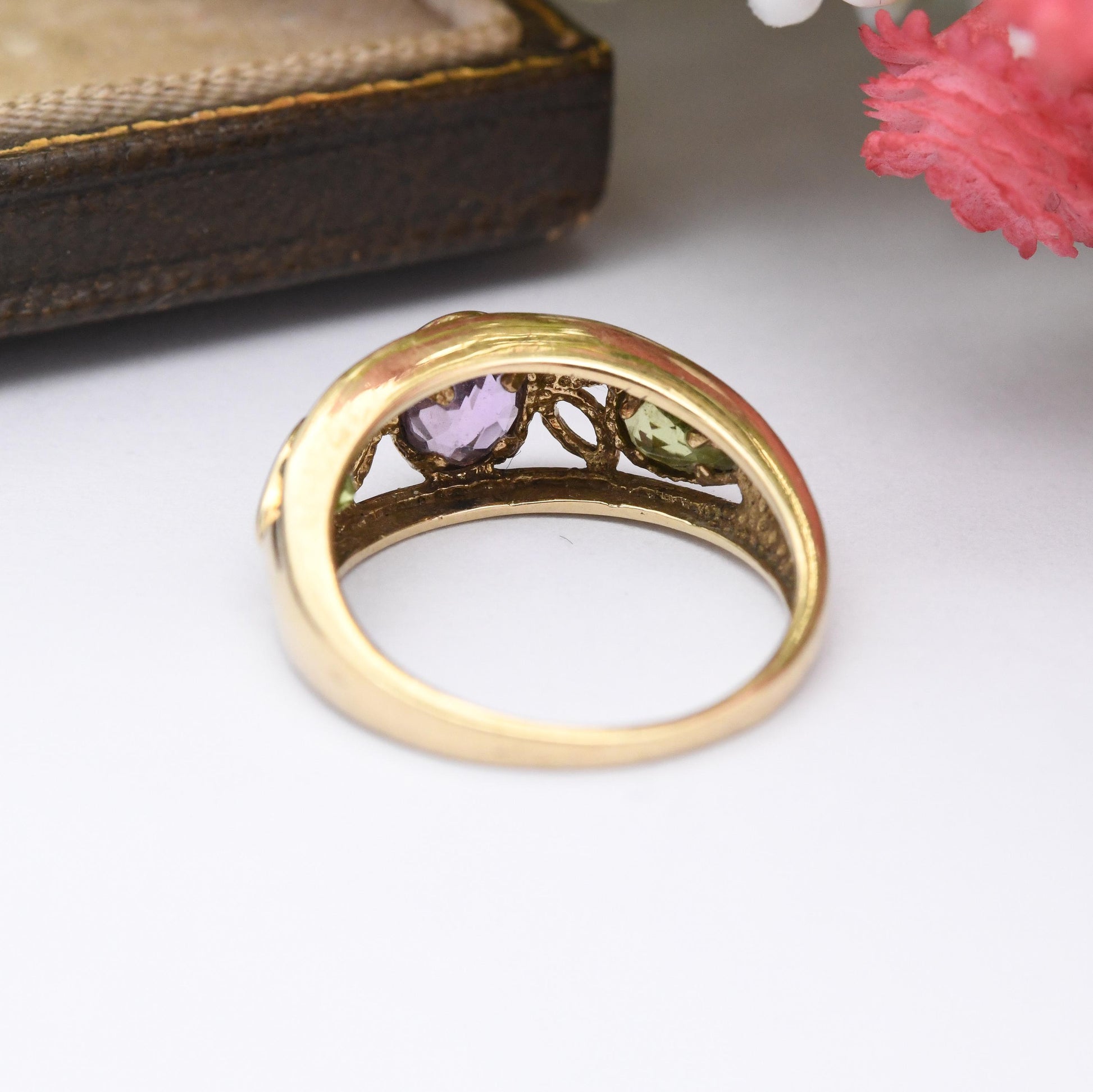 Vintage 9ct Gold Amethyst and Peridot Ring - Multi Stone Gemstone | Leaf Design Pretty Pinkie Ring | Small UK Size - I 1/2 | US Size - 4 1/2