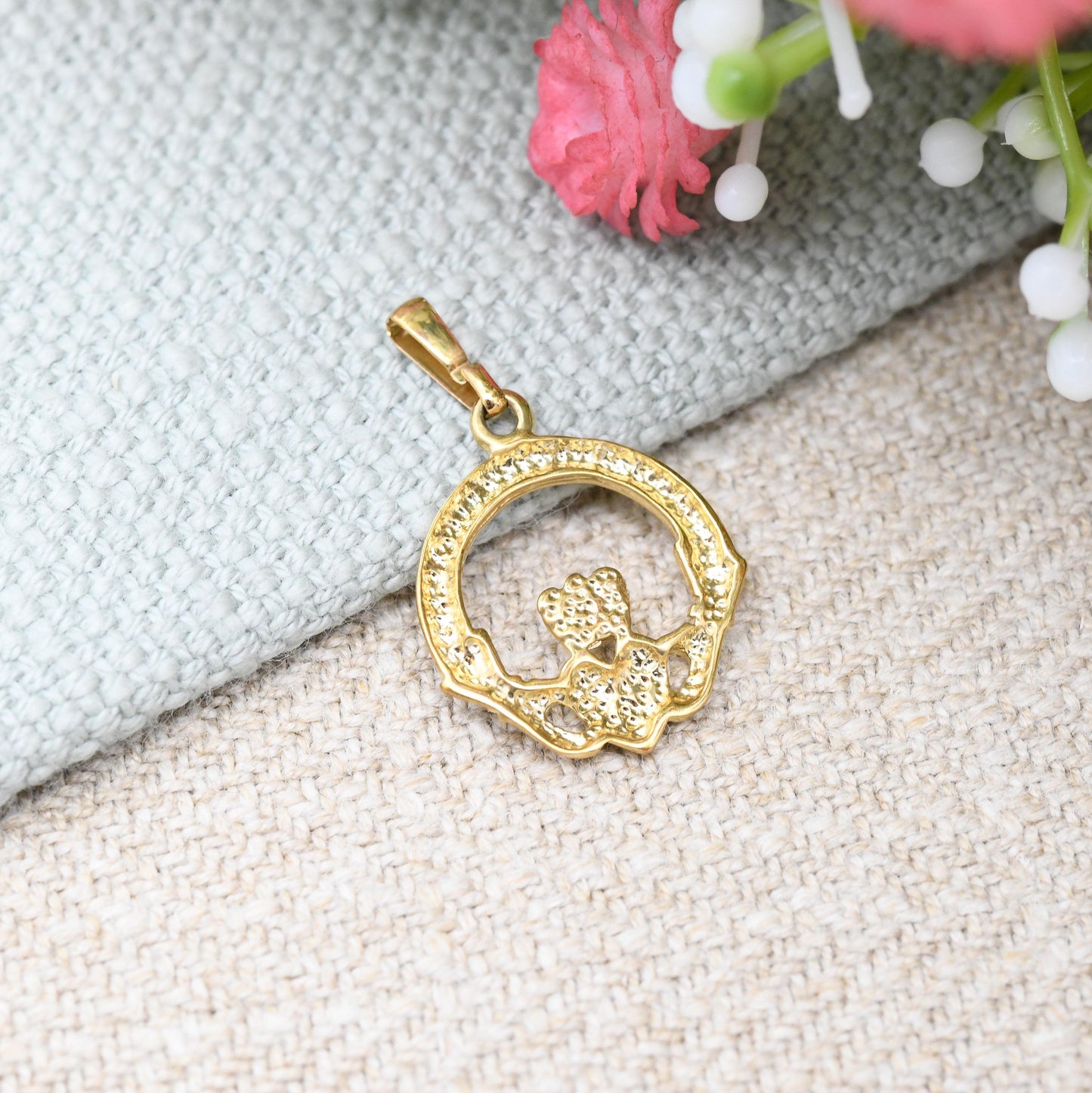 Vintage 9ct Gold Claddagh Pendant - Hands Holding Crowned Heart Irish Symbol Love Loyalty Gold Charm for Necklace Small Jewellery Gift