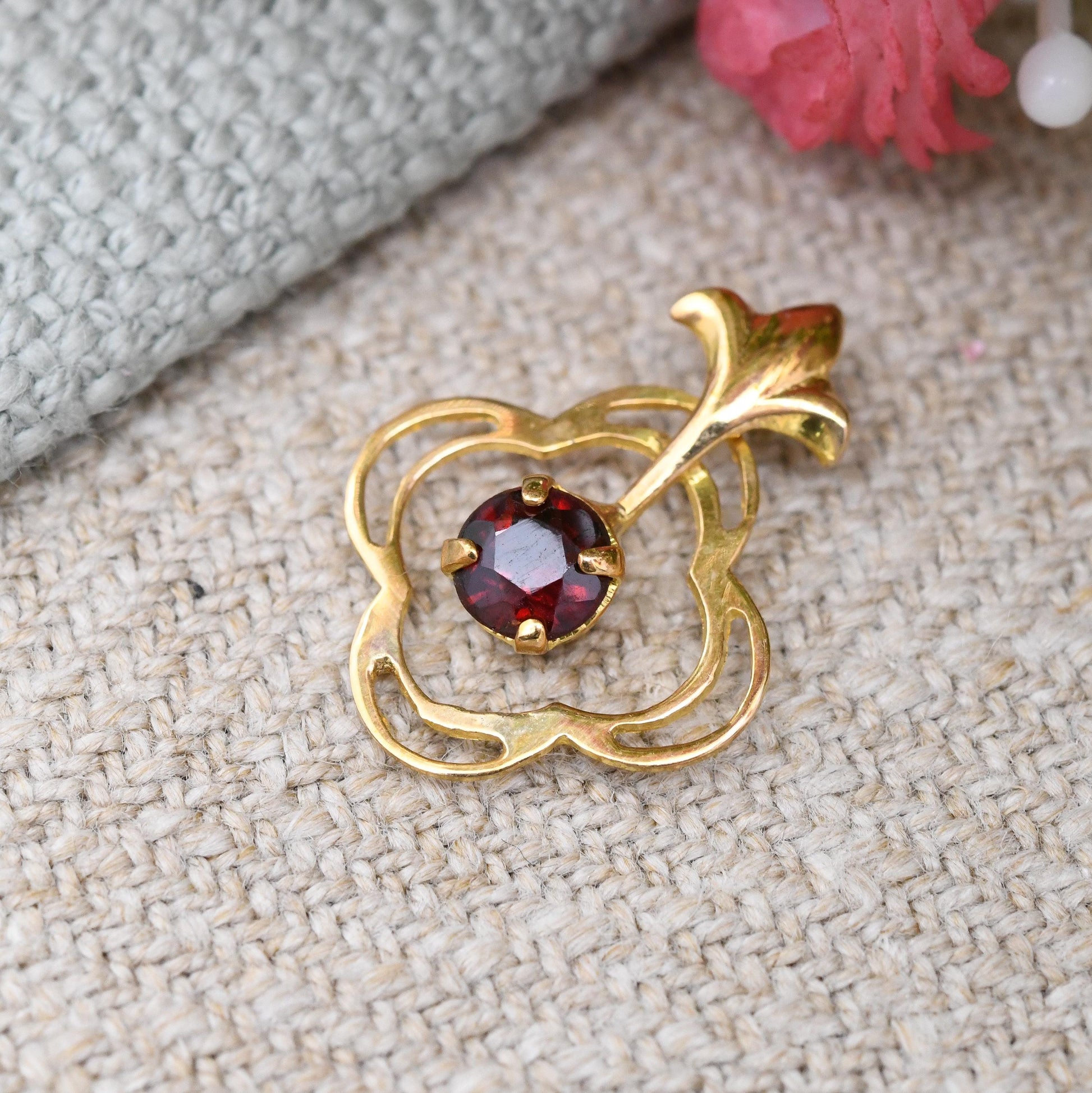 Vintage 9ct Gold Garnet Flower Pendant 1975 - Miniature Quatrefoil Solitaire Charm with Red Stone | Fleur De Lis Bale