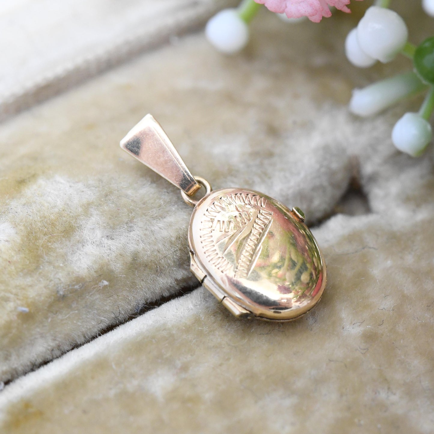 Vintage 9ct Gold Locket Pendant Charm with Engraved Design - Miniature Locket Charm Pendant | Solid Gold Gift for Her