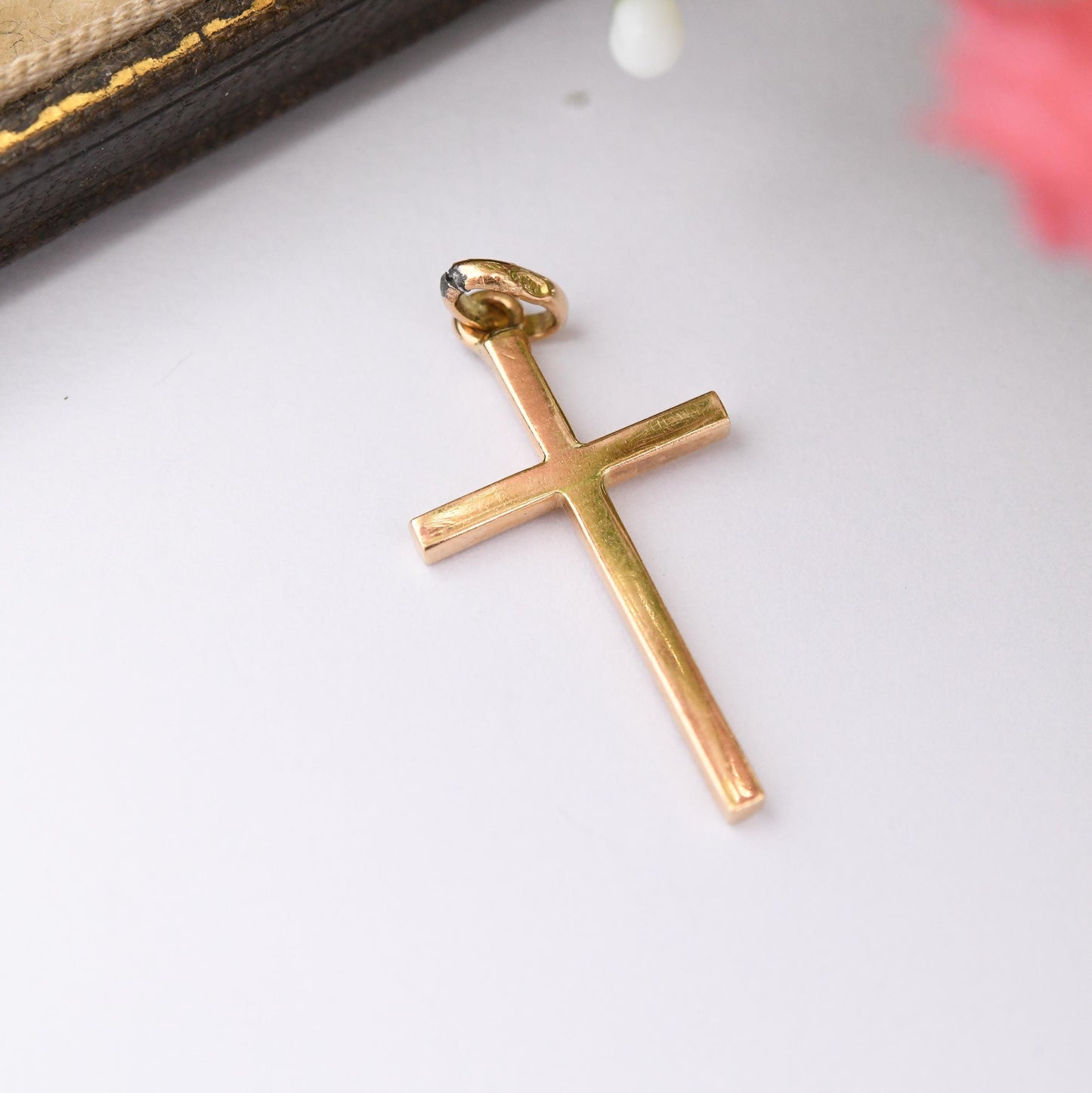 Vintage 18ct Gold Cross Pendant with Engraved Pattern - Mid-Century Solid Gold Christian Jewellery Gift | Religious Charm