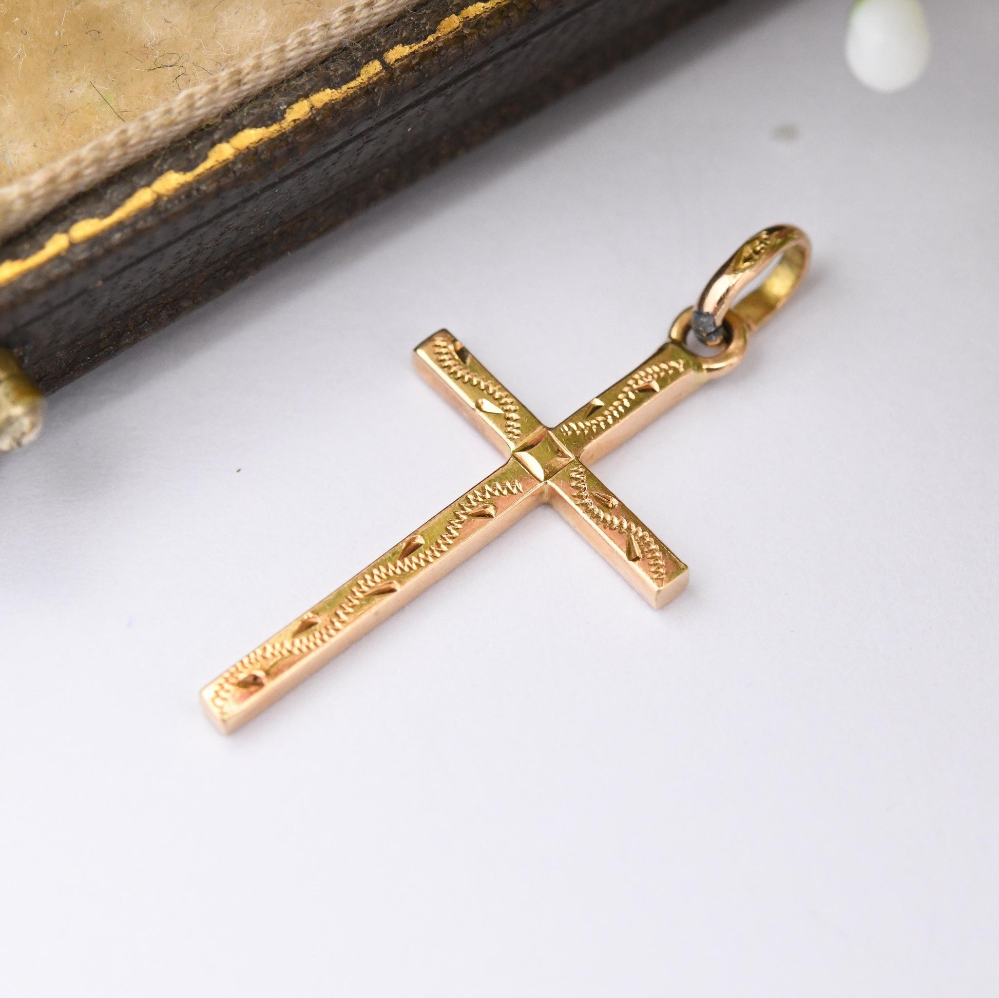 Vintage 18ct Gold Cross Pendant with Engraved Pattern - Mid-Century Solid Gold Christian Jewellery Gift | Religious Charm