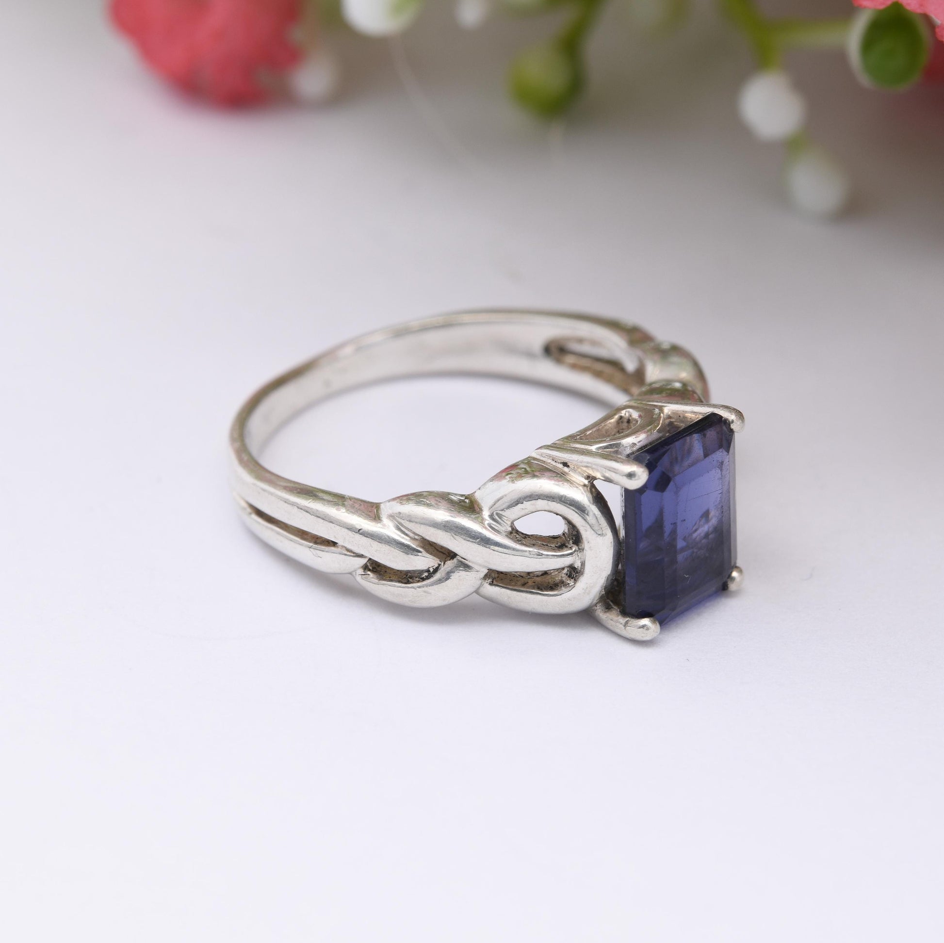 Vintage Sterling Silver Iolite Solitaire Ring with Celtic Knot Twist Shoulders - Deep Purple Gemstone | UK Size - L 1/2 | US Size - 6