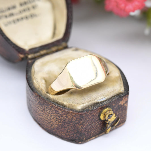 Vintage 9ct Gold Signet Ring S&Co - True Vintage Solid Gold Ring Unisex Everyday Gold Jewellery Gift for Him | UK Size - R | US Size - 8 1/2