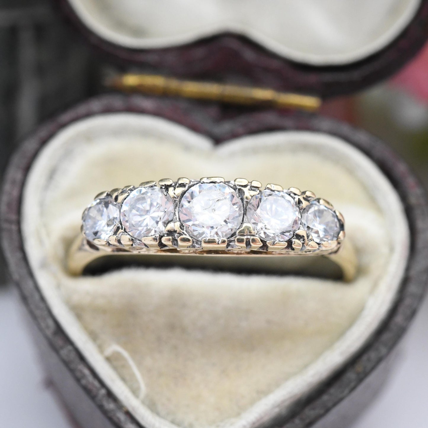 Vintage 9ct Gold CZ Ring - Graduated Clear Stones Five Stone Ring | Traditional Antique Style | UK Size - O 1/2 | US Size - 7 1/2