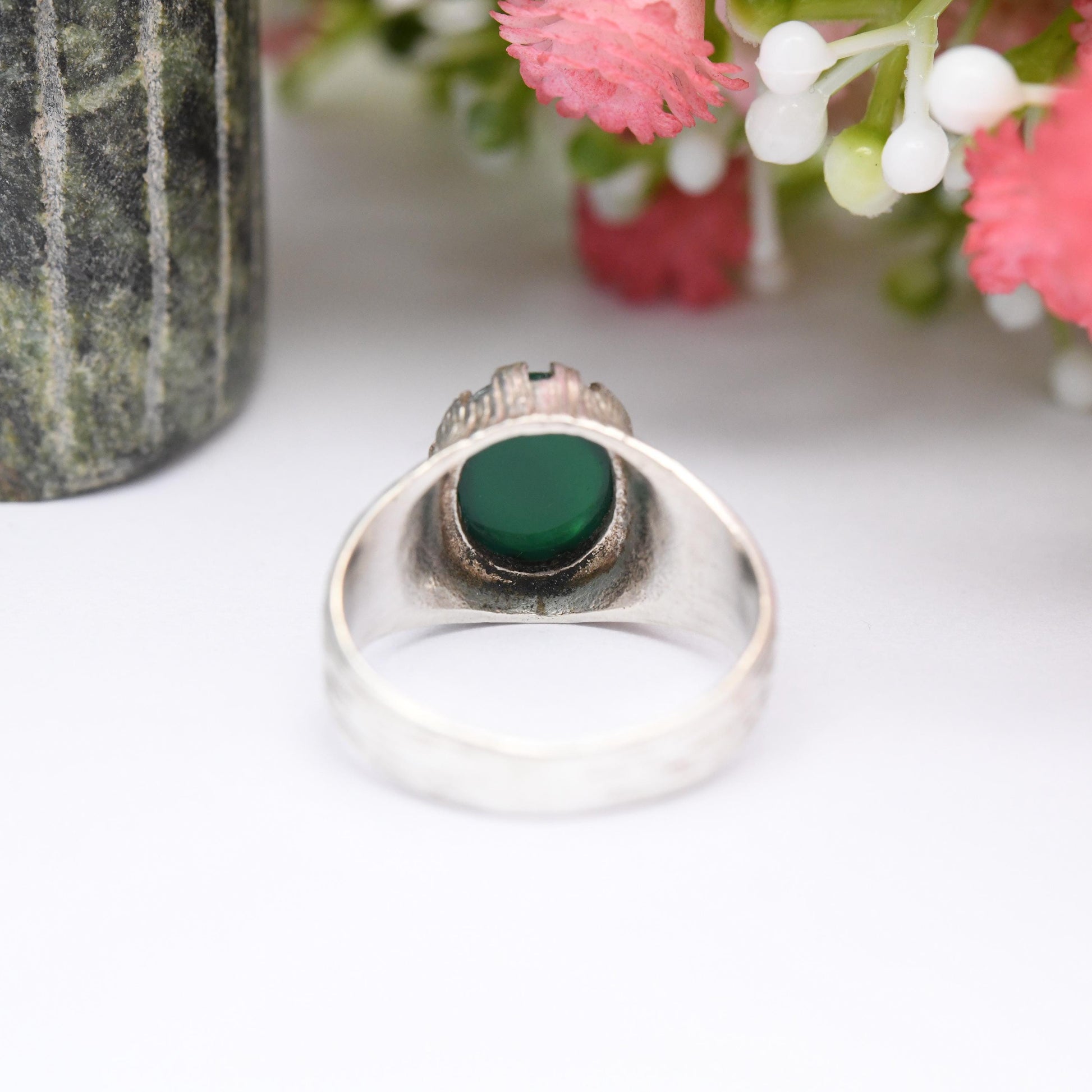 Vintage Sterling Silver Chrysoprase Ring 1975 - Mid-Century Modern Textured Bark Oval Cabochon Green Gemstone | UK Size - J 1/2 US Size - 5