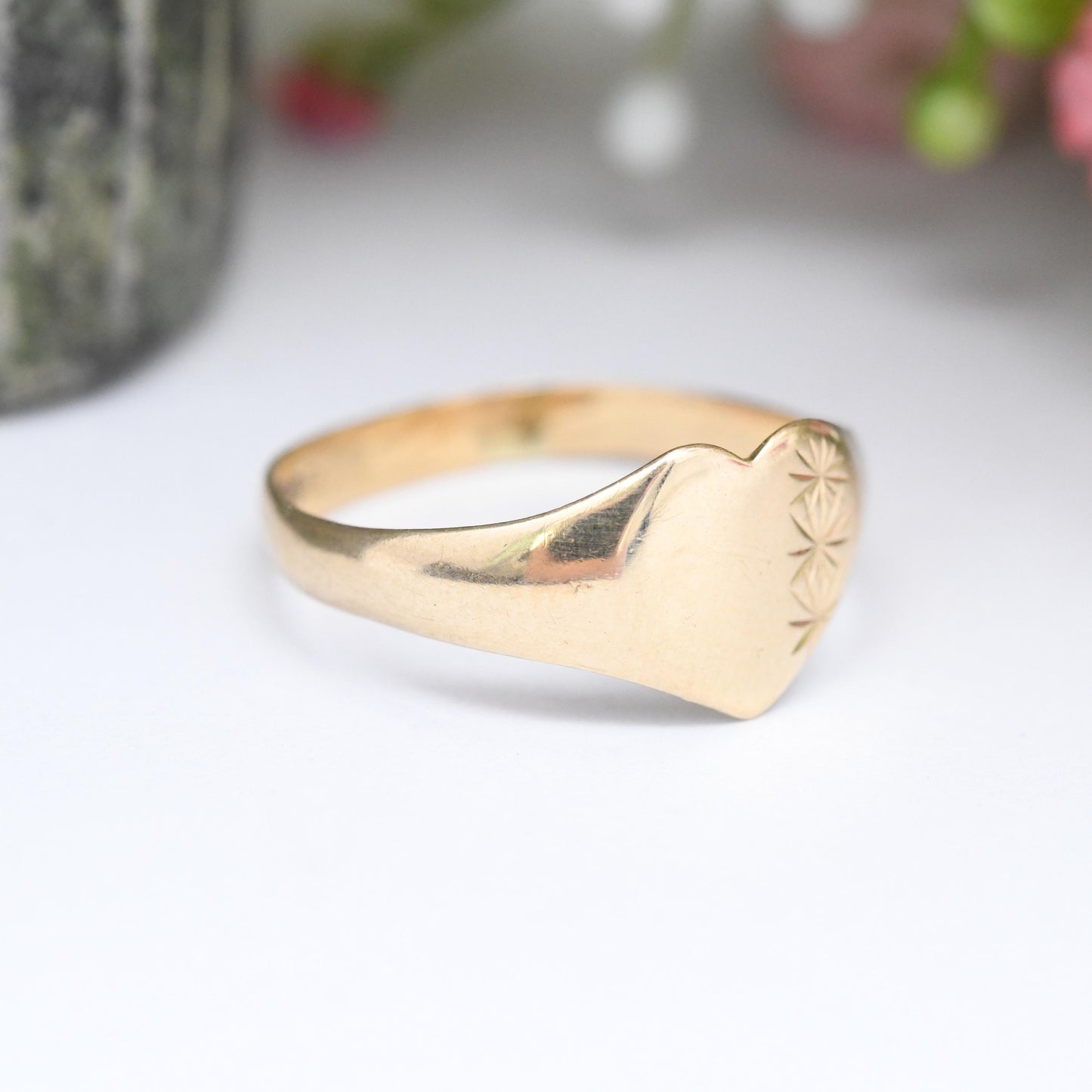 Vintage 9ct Gold Heart Signet Ring 1978 - Diamond Cut Star Pattern Solid Gold Jewellery Unisex Everyday Gold | UK Size M 1/2 | US Size 6 1/2