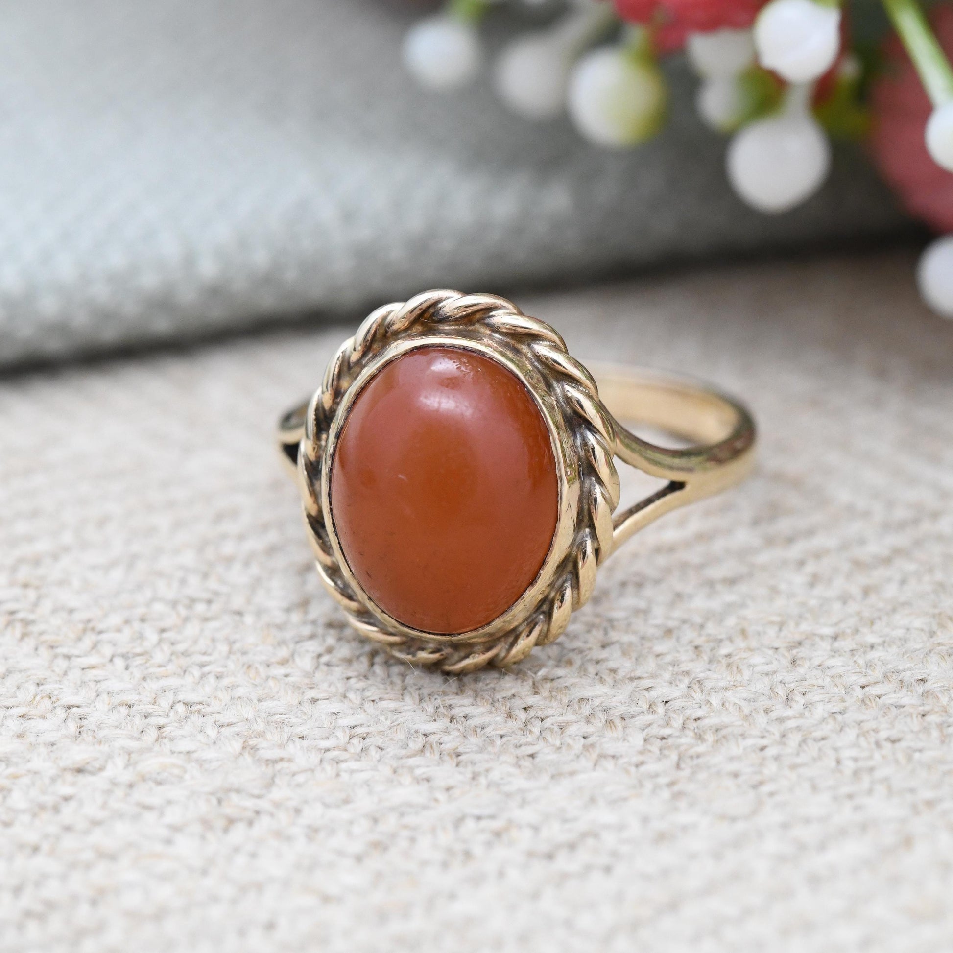 Vintage 9ct Gold Cabochon Carnelian Ring - Rope Twist Mid-Century Gemstone Jewellery Large Red Orange Stone | UK Size - L | US Size - 5 3/4