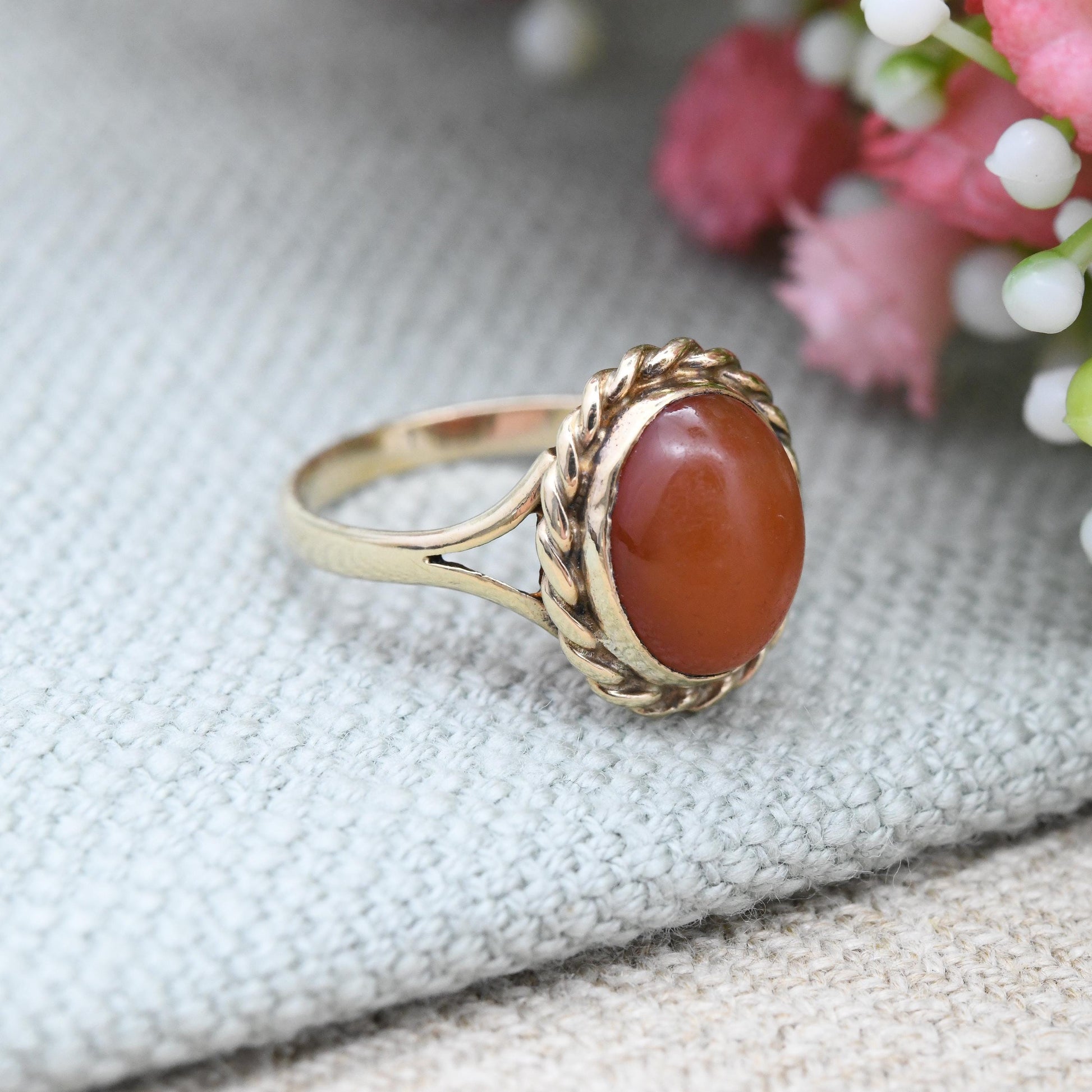 Vintage 9ct Gold Cabochon Carnelian Ring - Rope Twist Mid-Century Gemstone Jewellery Large Red Orange Stone | UK Size - L | US Size - 5 3/4