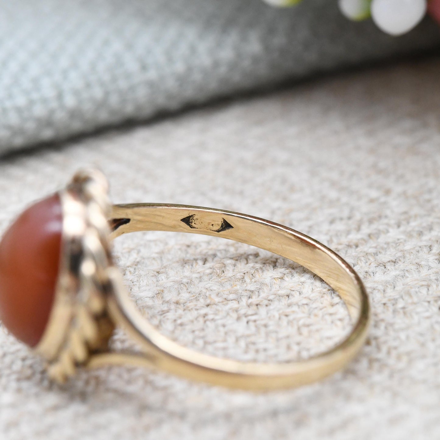 Vintage 9ct Gold Cabochon Carnelian Ring - Rope Twist Mid-Century Gemstone Jewellery Large Red Orange Stone | UK Size - L | US Size - 5 3/4