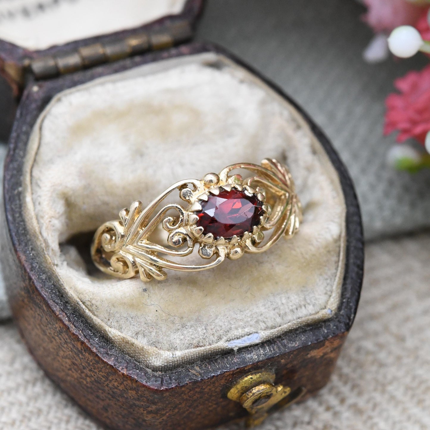 Vintage 9ct Gold Garnet Solitaire Ring - Ornate Scrolling Statement Gold Jewellery | Small Size Pinkie | UK Size - K | US Size - 5 1/4