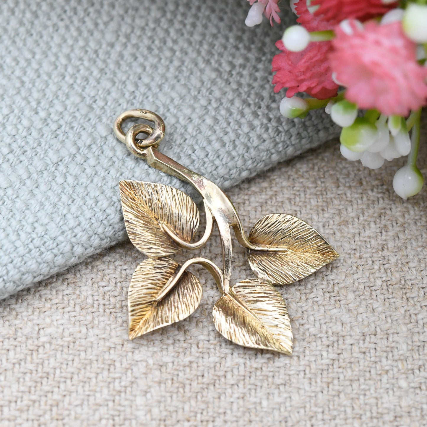 Vintage 9ct Gold Leaf Pendant Textured Leaves - 1977 Mid-Century Modernist Charm Pendant | Pretty Gift for Necklace Stack | Solid Gold Gift