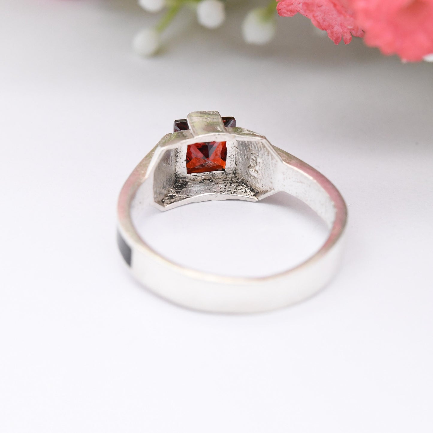 Vintage Sterling Silver Garnet Enamel Ring - Unusual Red Stone Square Solitaire with Black Enamel Band | UK Size - O 1/2 | US Size - 7 1/2