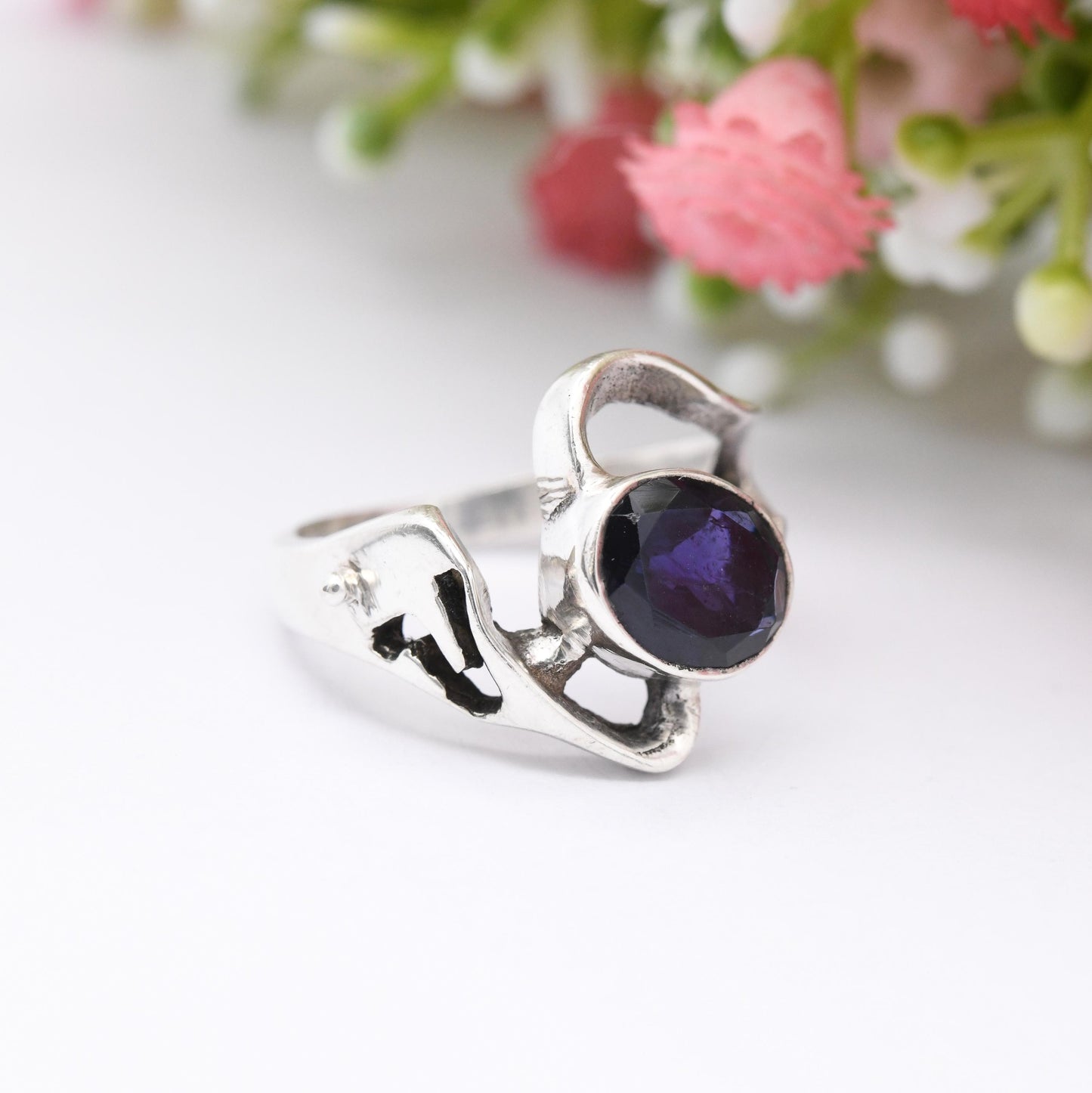 Vintage Modernist Sterling Silver Sculptural Gemstone Ring - Quirky Shape Solitaire Ring Large Purple Stone | UK Size - N | US Size - 6 3/4