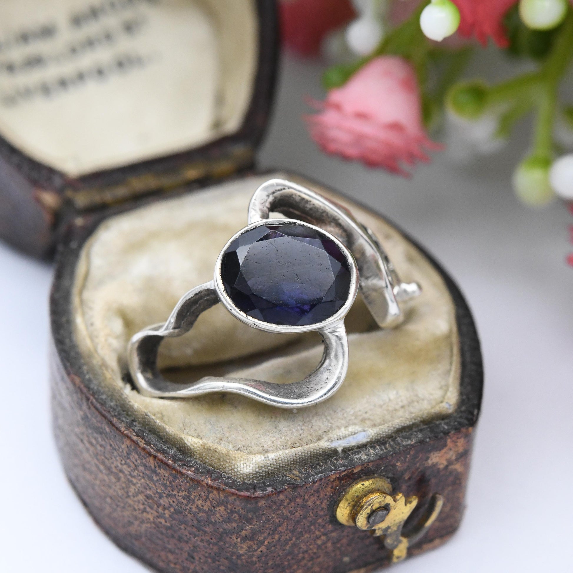 Vintage Modernist Sterling Silver Sculptural Gemstone Ring - Quirky Shape Solitaire Ring Large Purple Stone | UK Size - N | US Size - 6 3/4