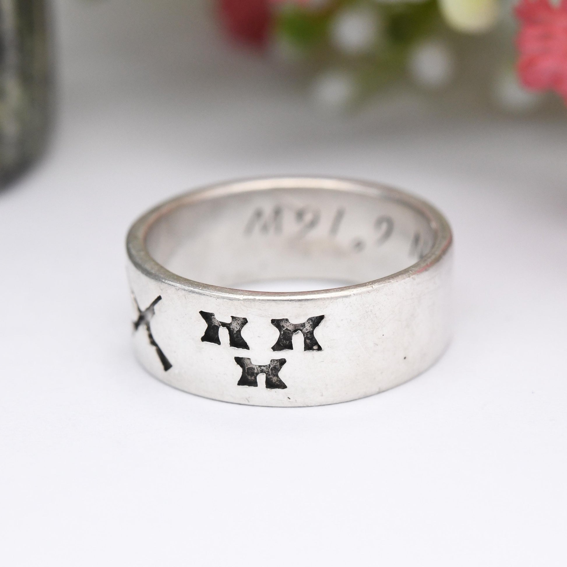 Vintage Silver Symbols Band Ring - Stamps Lion Rampant Feather Crossed Rifles Hidden Message Coordinates | UK Size - M 1/2 | US Size - 6 1/2